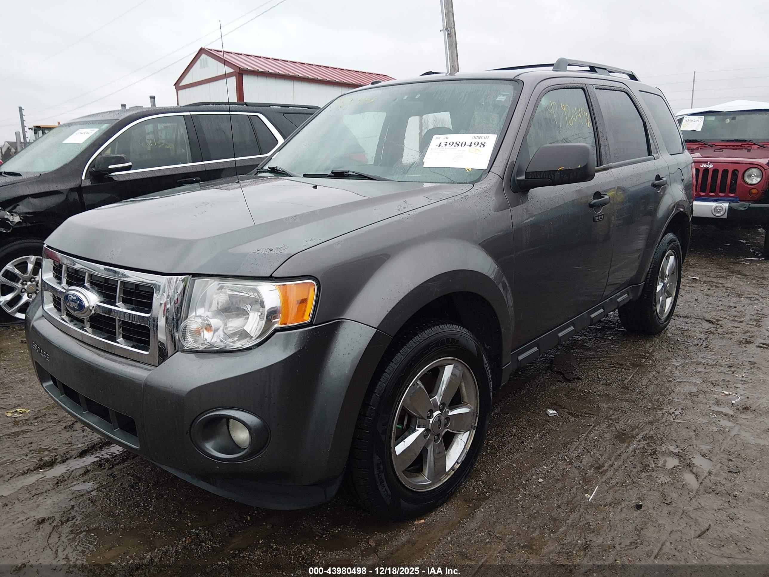FORD ESCAPE image 2