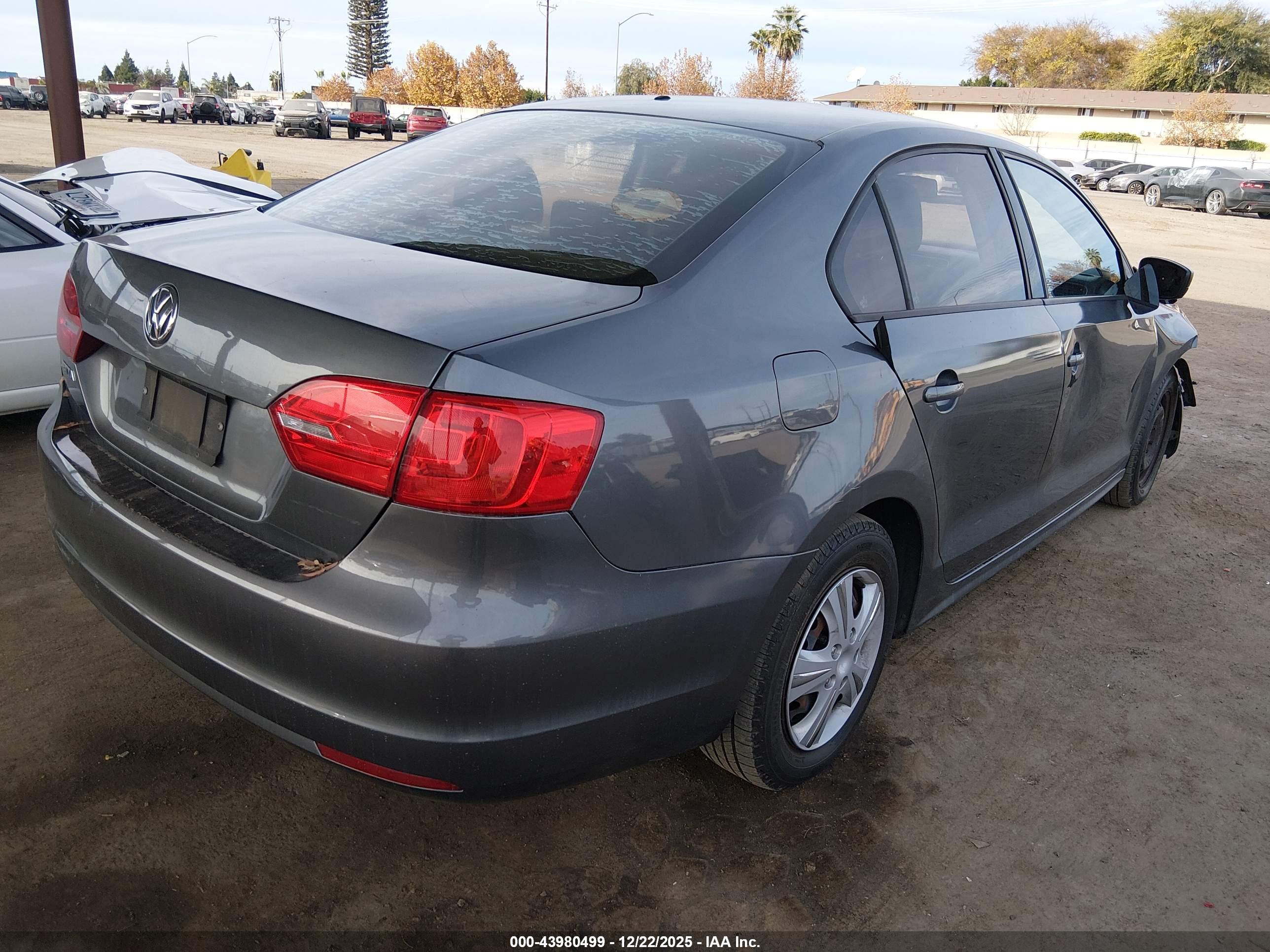 VOLKSWAGEN JETTA image 4
