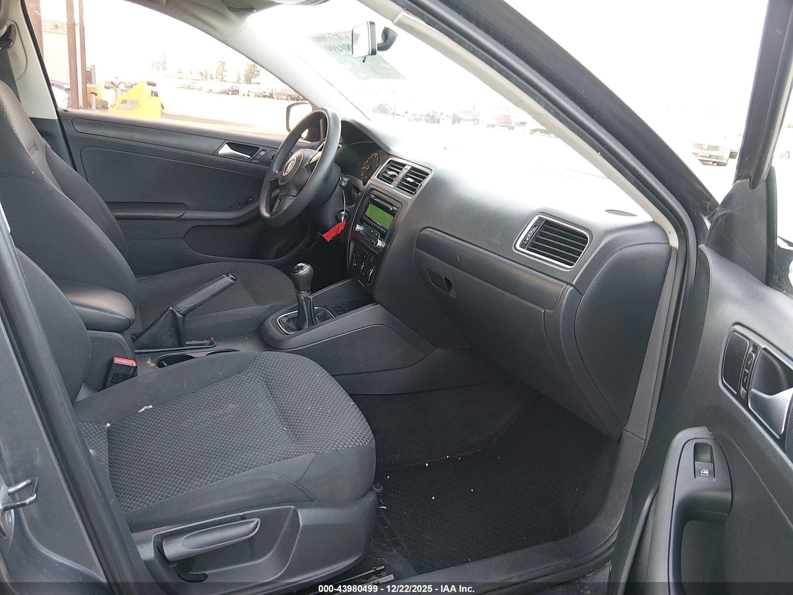 VOLKSWAGEN JETTA image 5