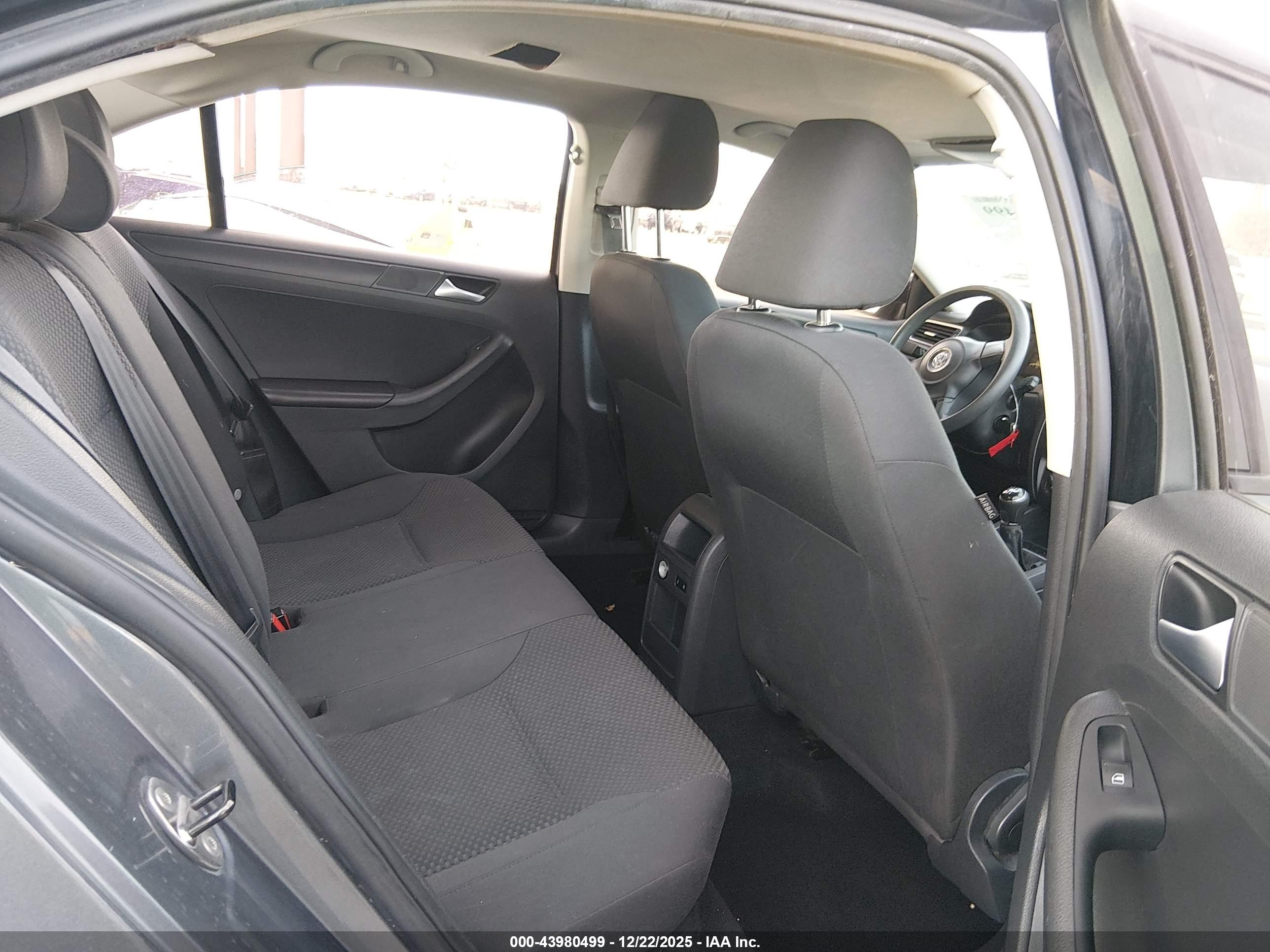 VOLKSWAGEN JETTA image 8
