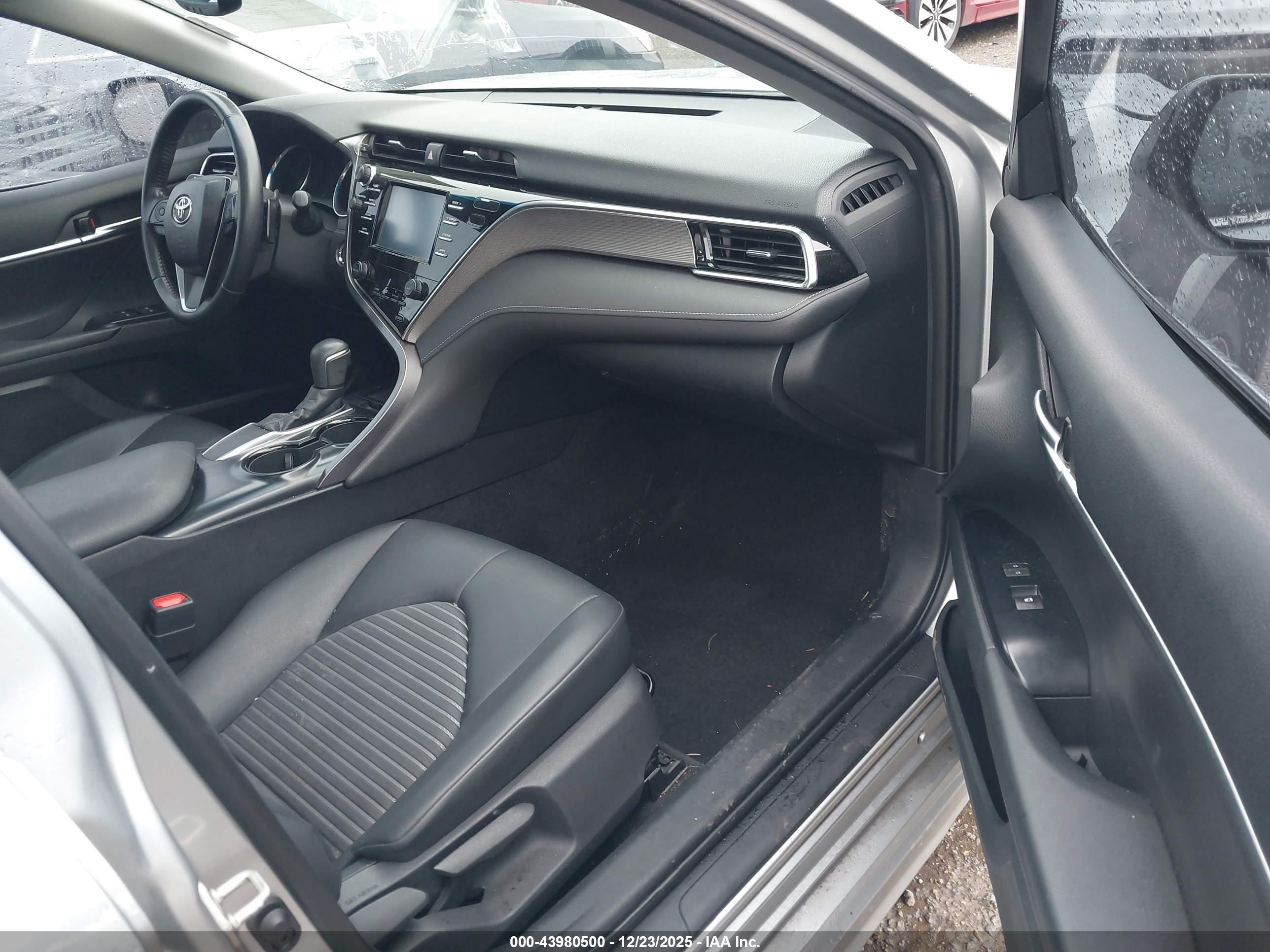 TOYOTA CAMRY image 5