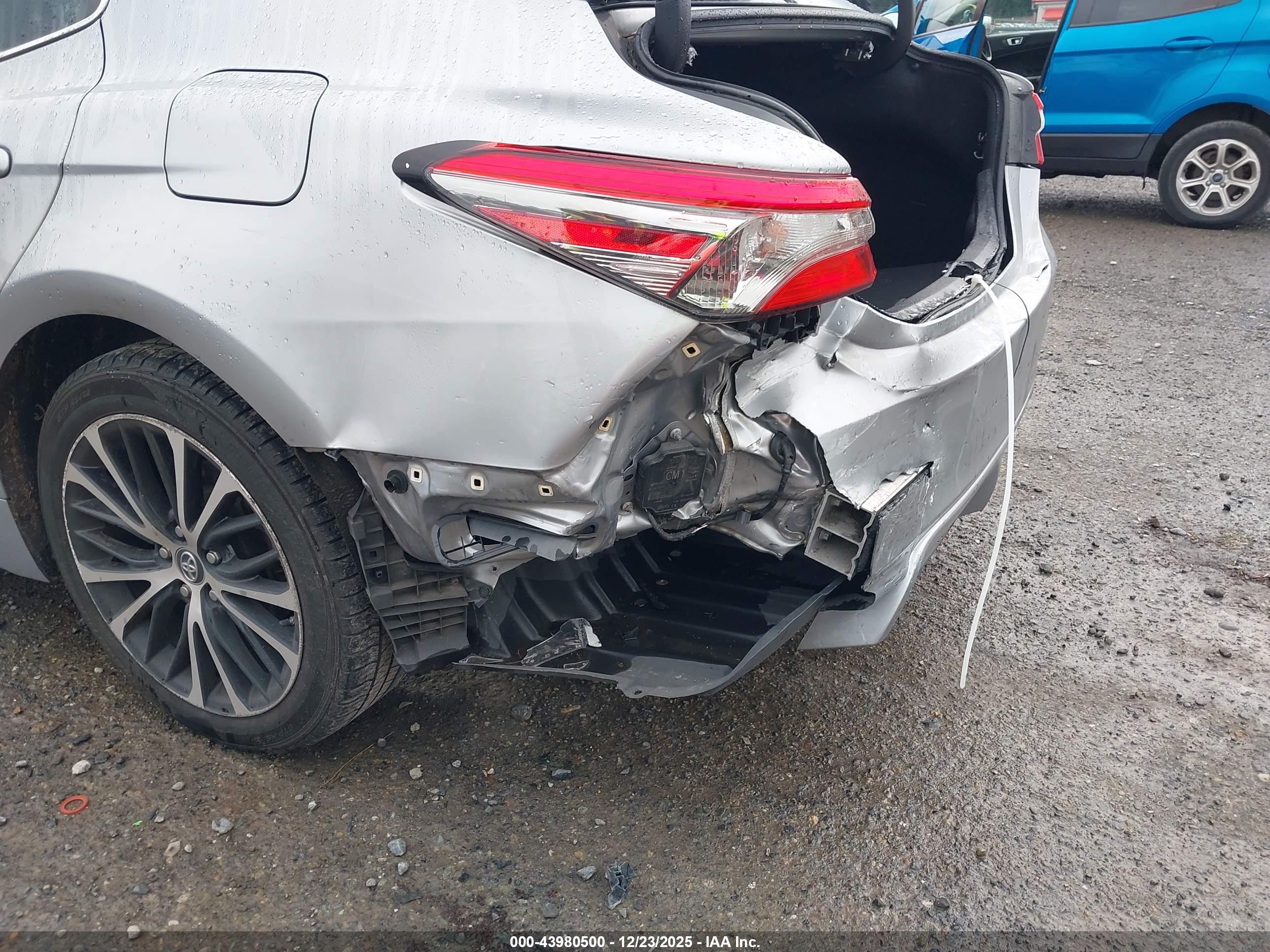 TOYOTA CAMRY image 6