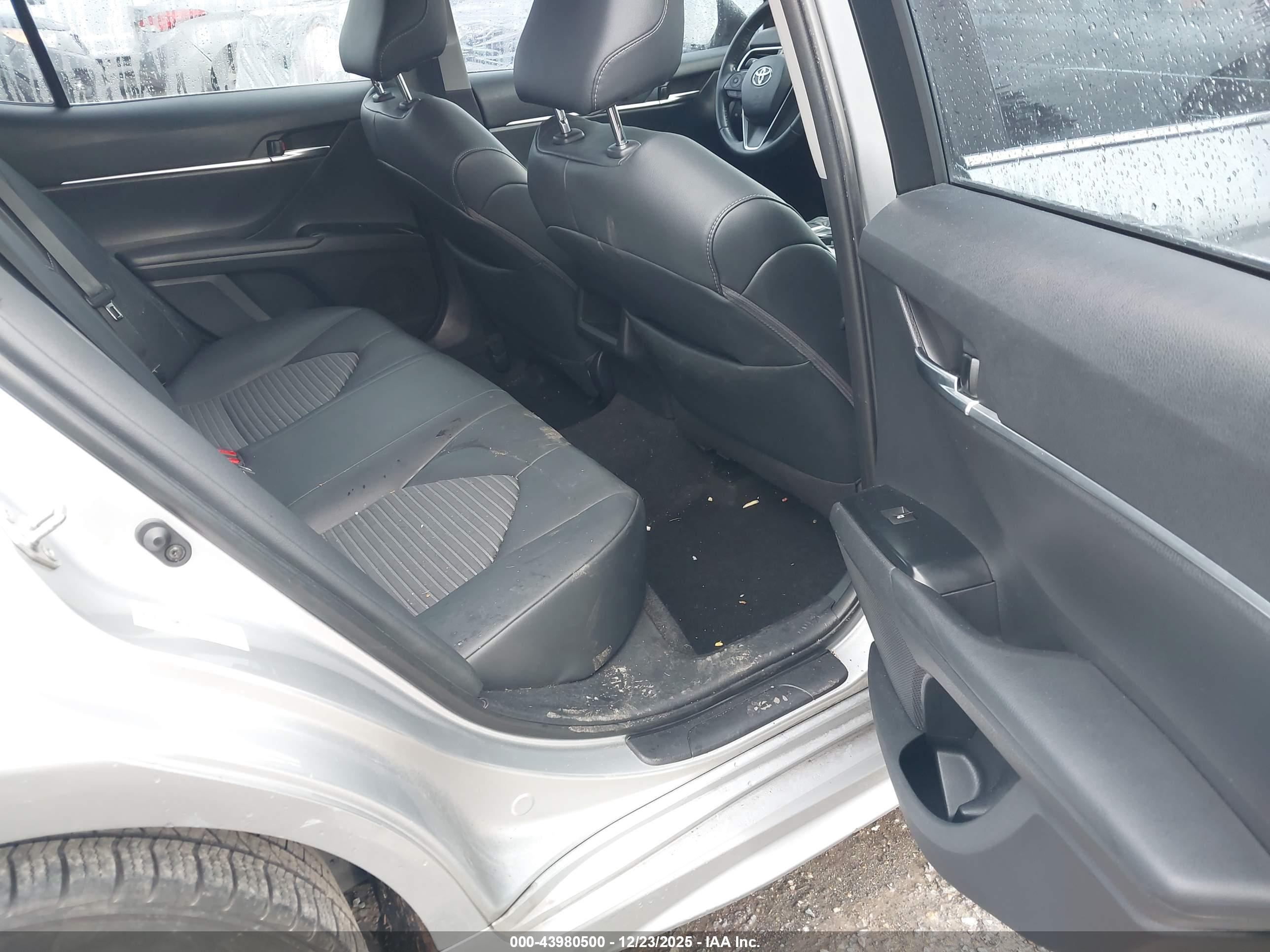 TOYOTA CAMRY image 8