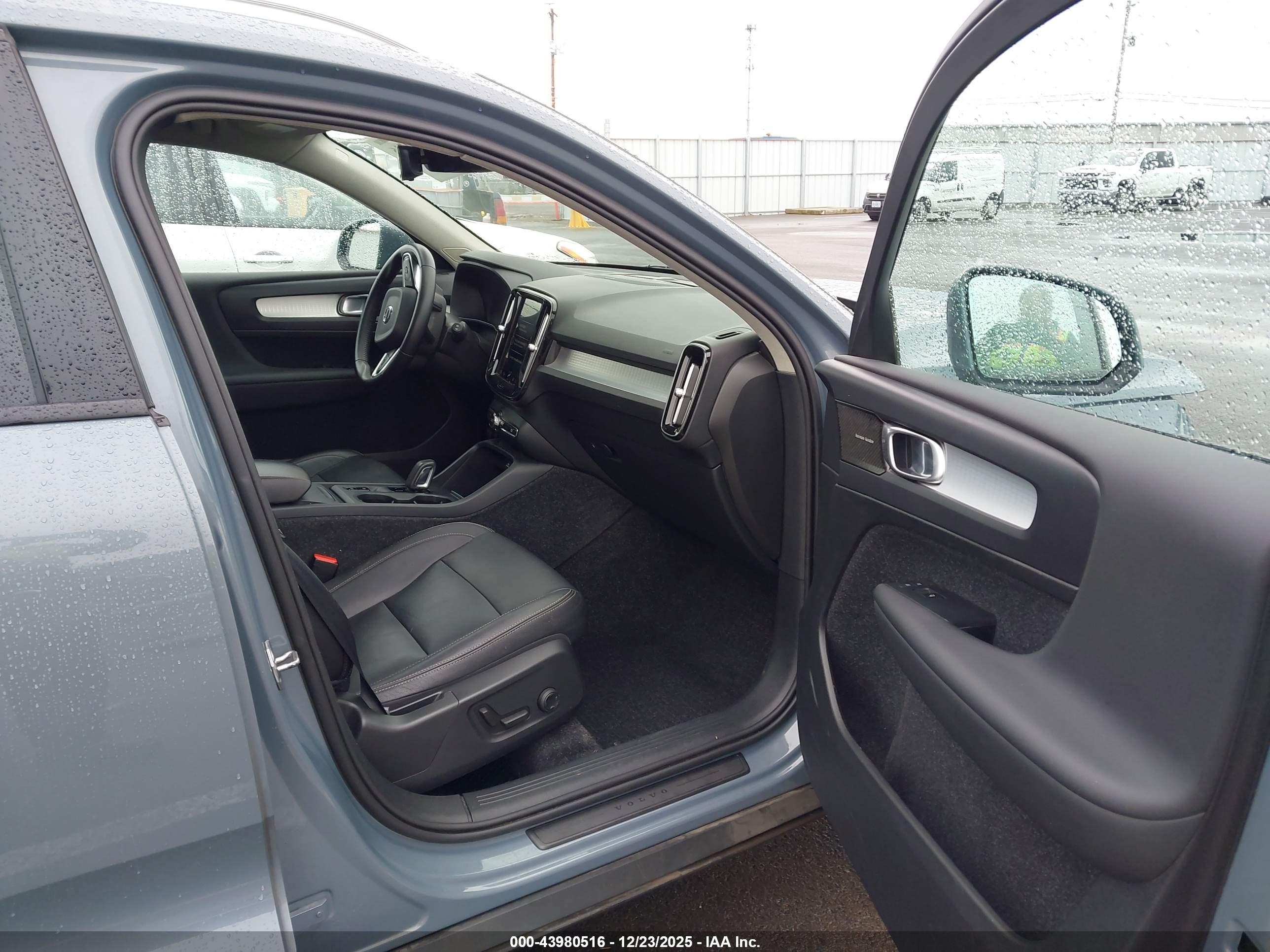 VOLVO XC40 image 5