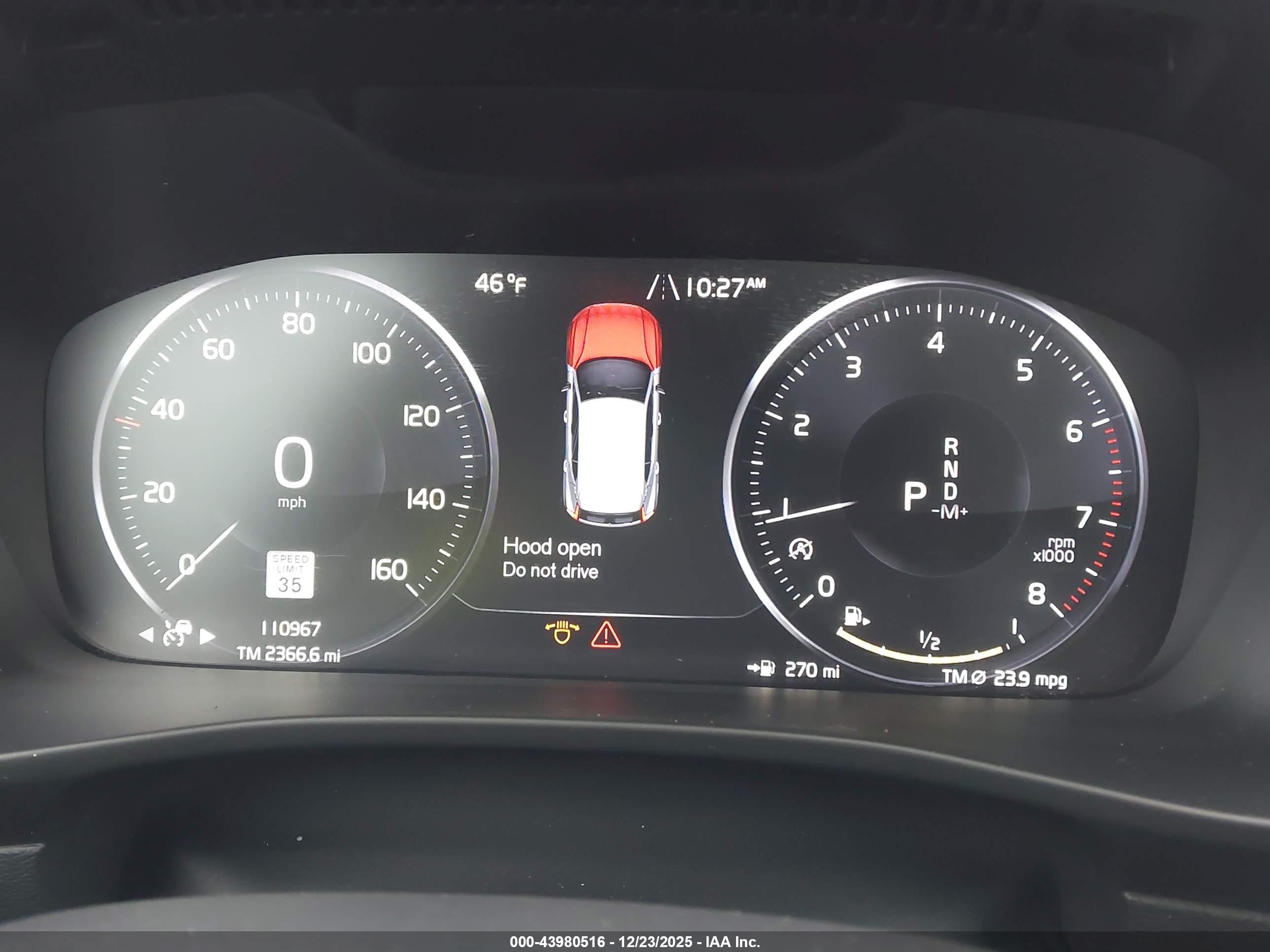 VOLVO XC40 image 7