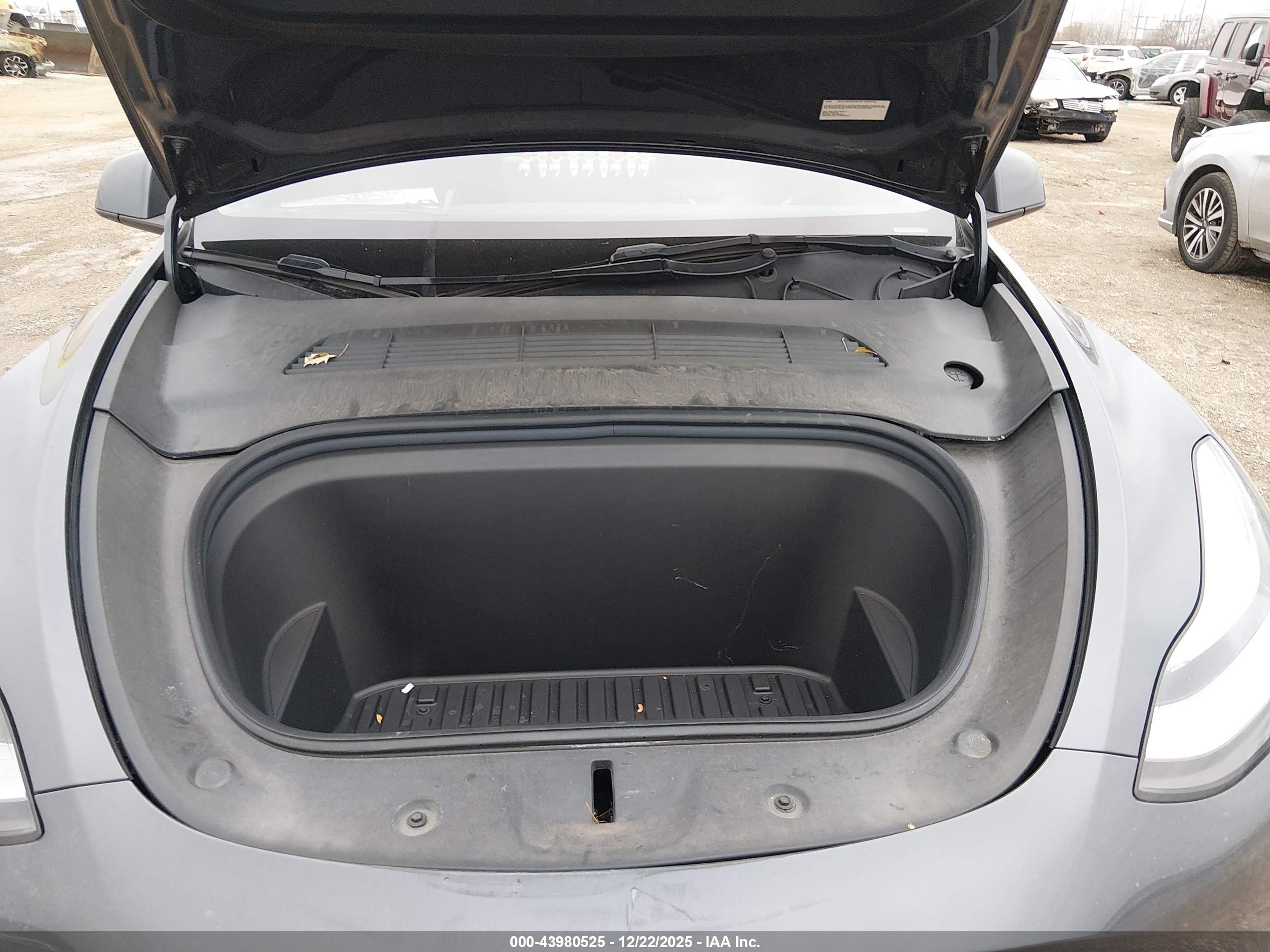 TESLA MODEL image 10