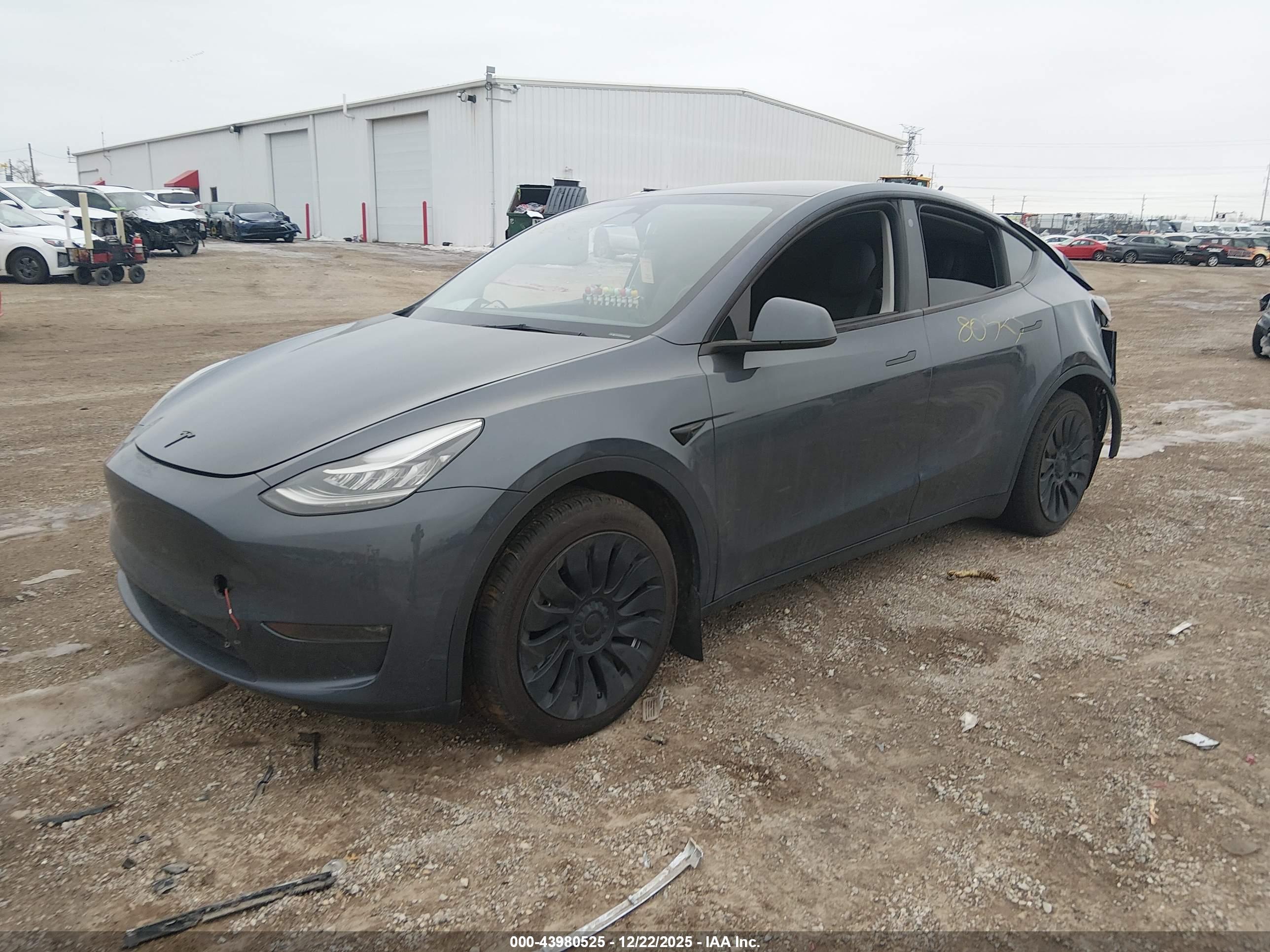 TESLA MODEL image 2