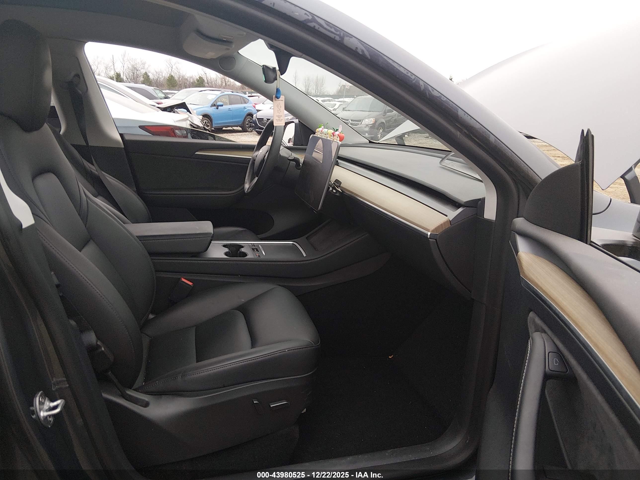 TESLA MODEL image 5