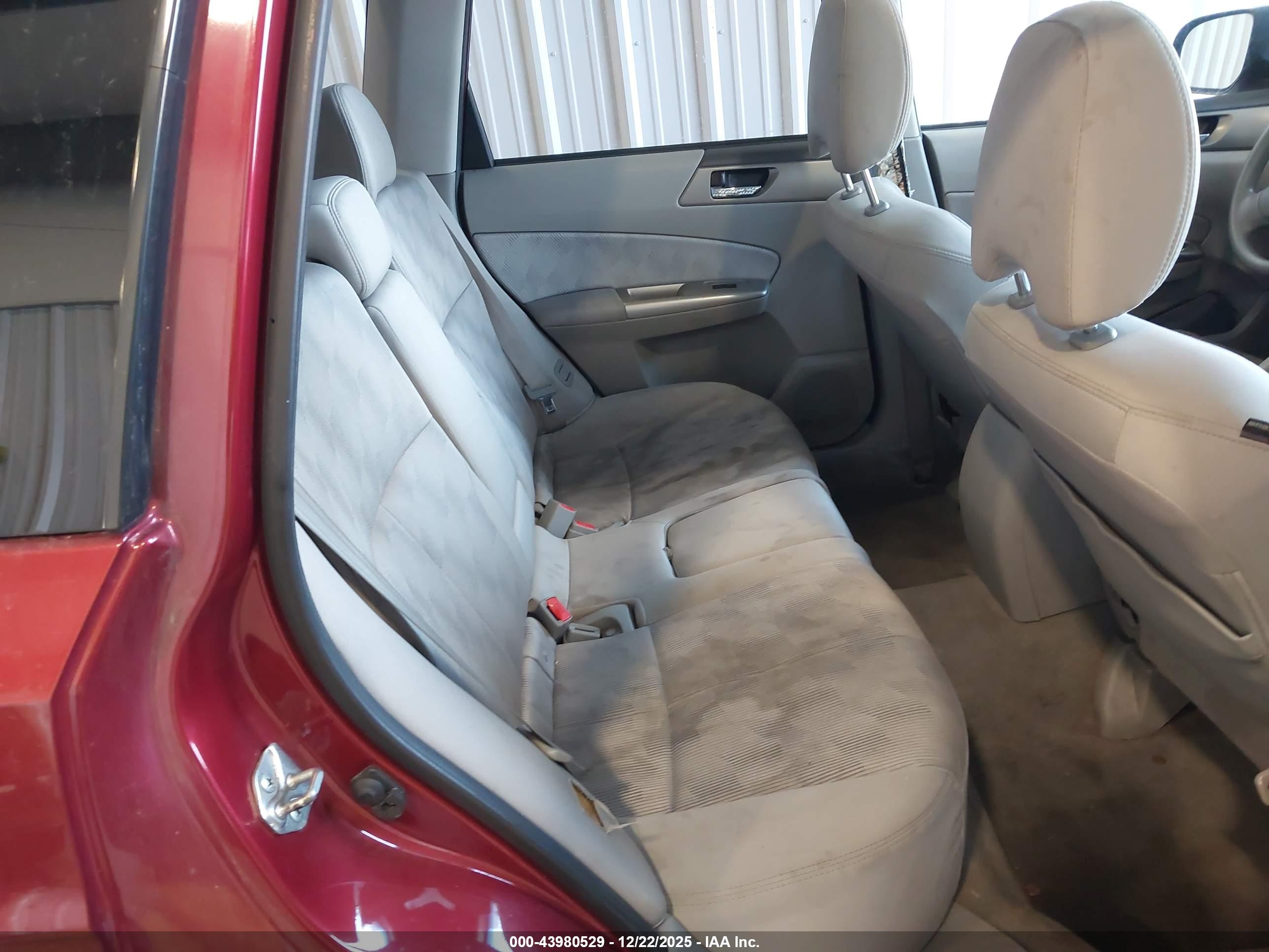 SUBARU FORESTER image 8