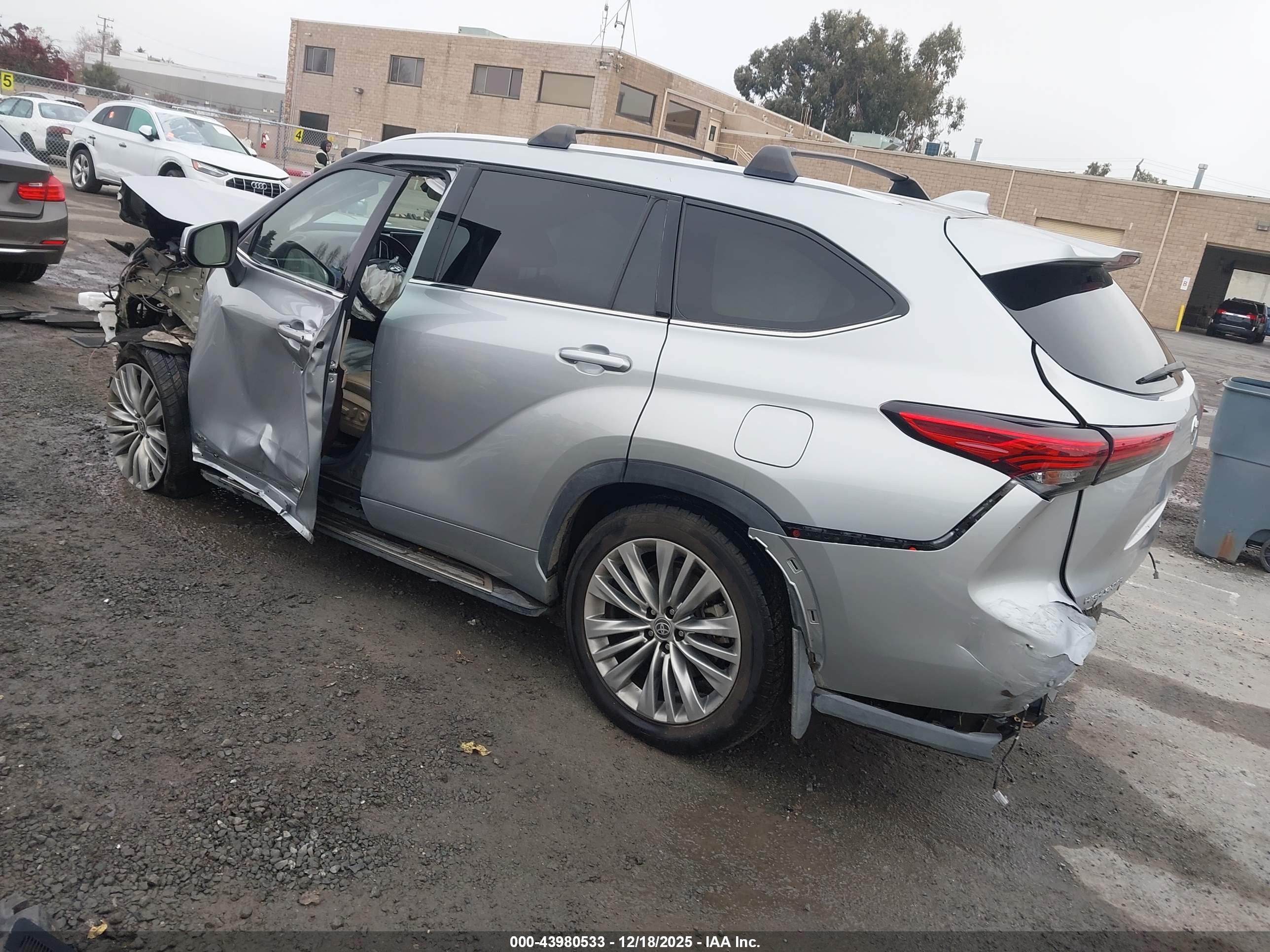TOYOTA HIGHLANDER image 3