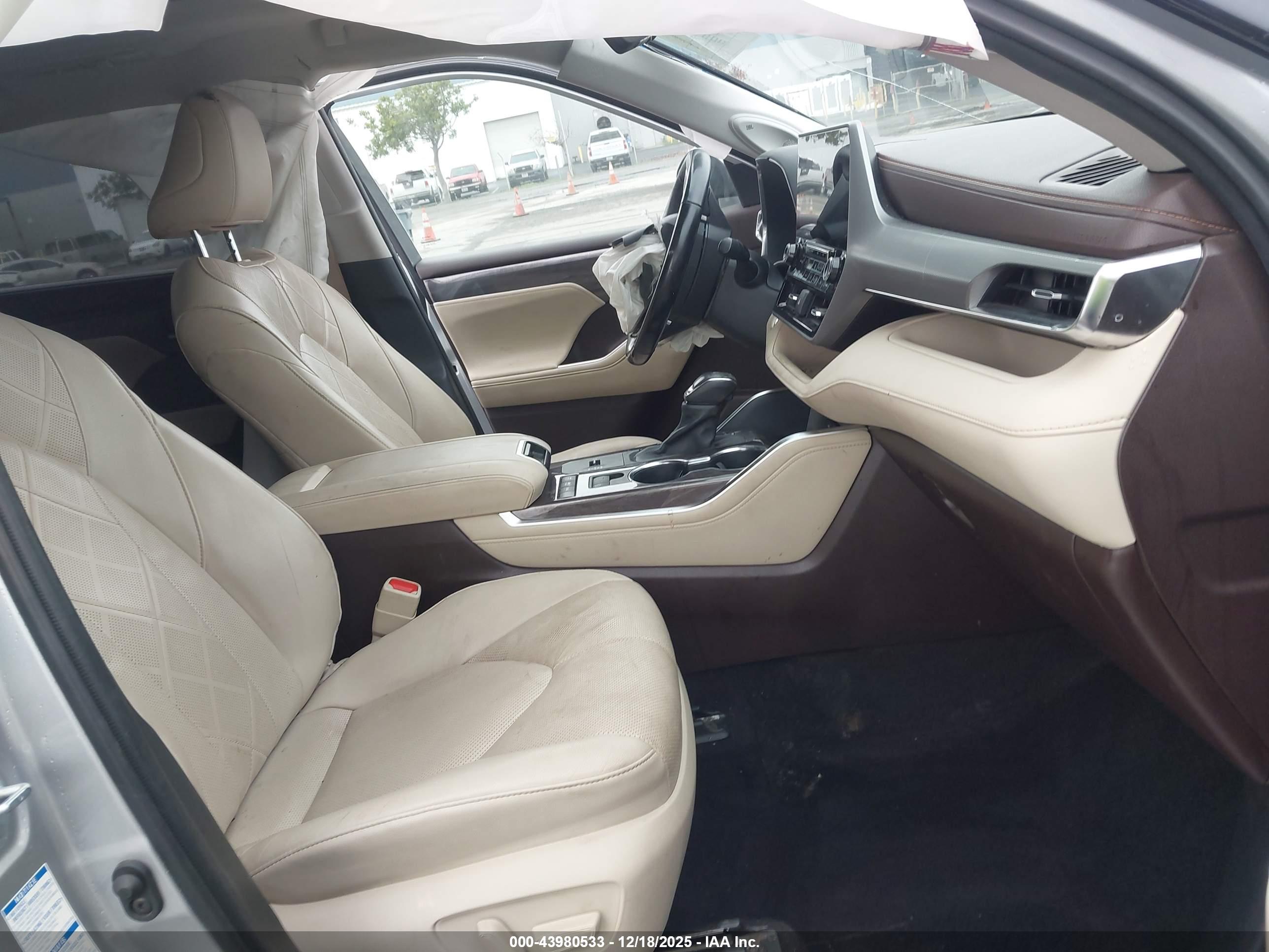 TOYOTA HIGHLANDER image 5
