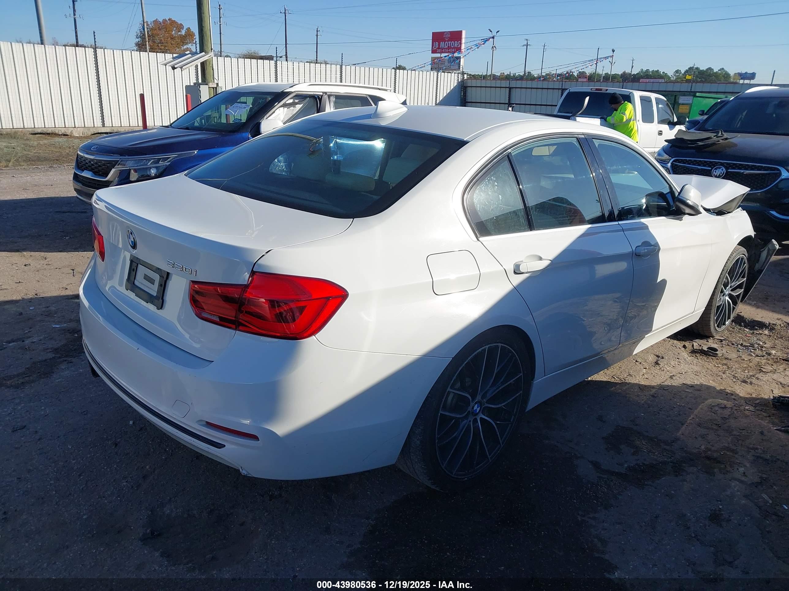 BMW 330I image 4