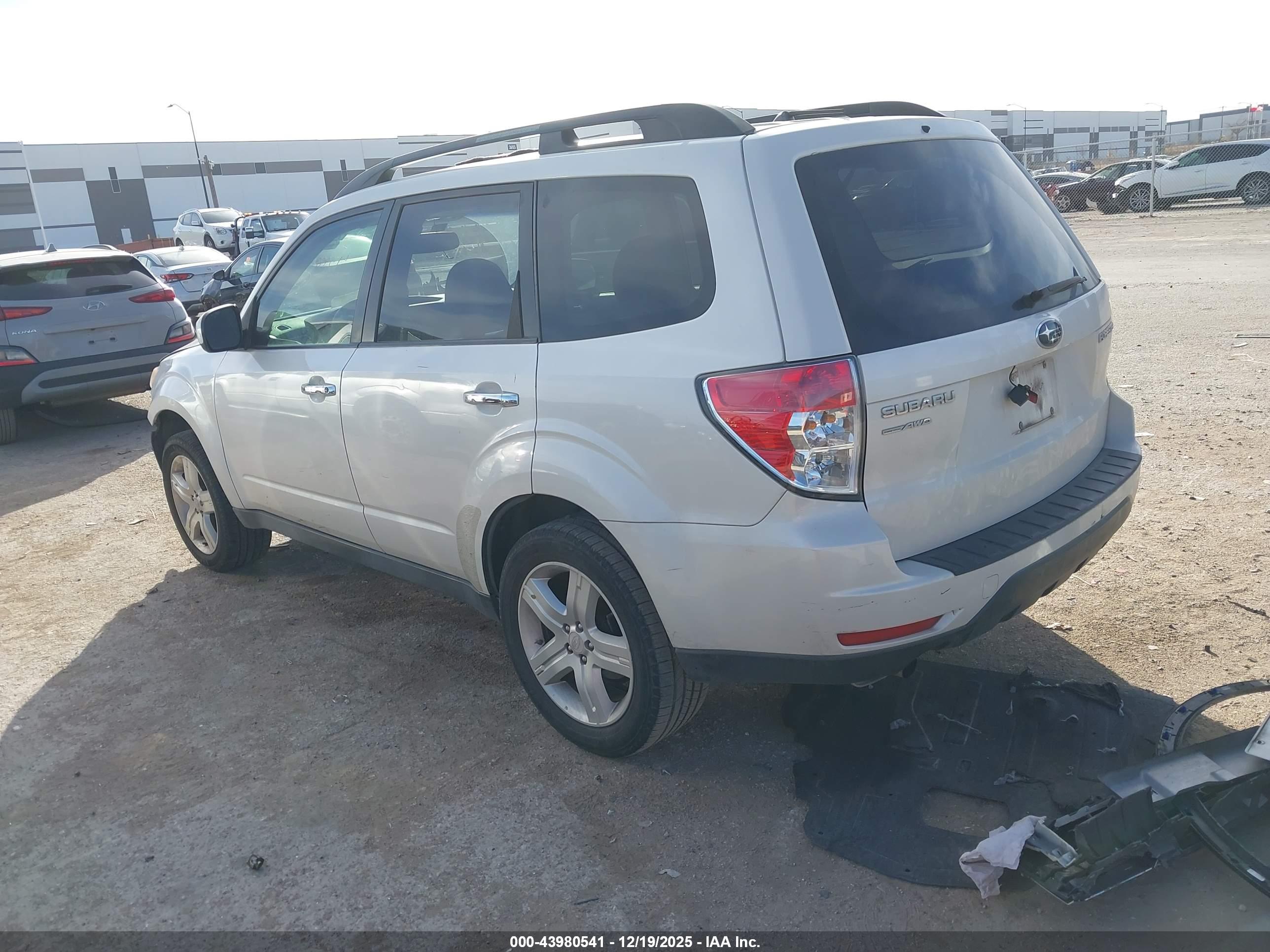 SUBARU FORESTER image 3
