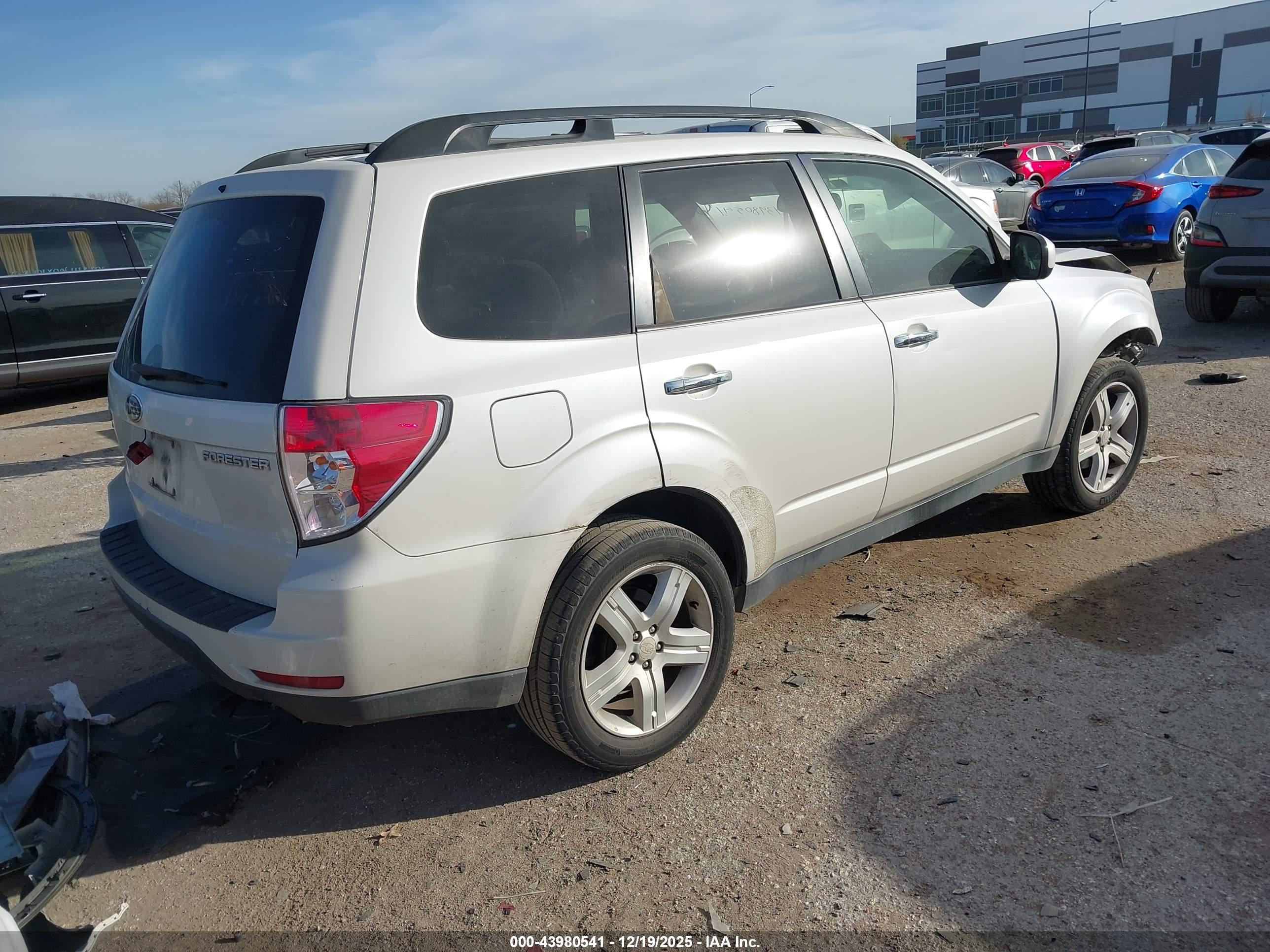 SUBARU FORESTER image 4