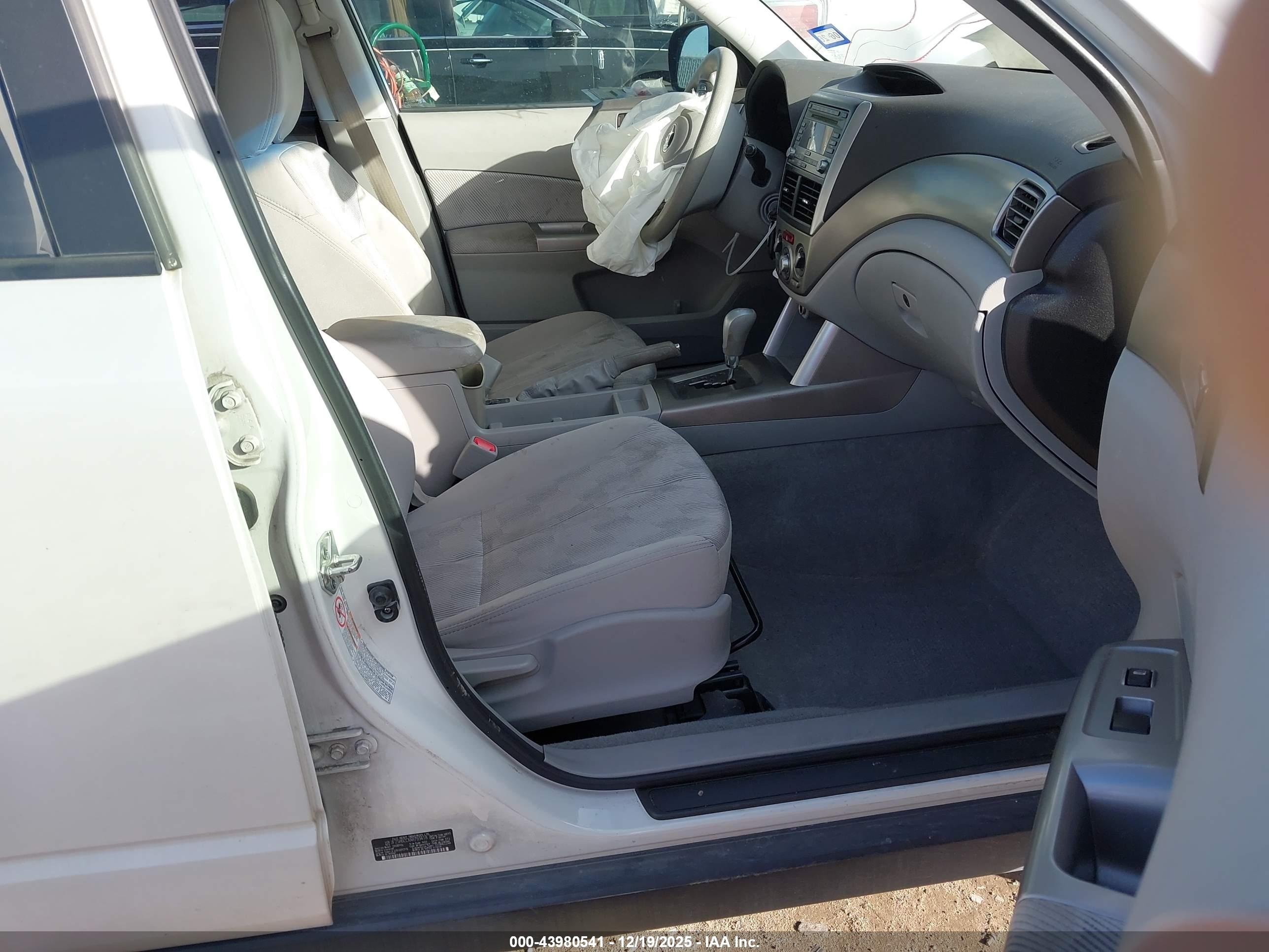 SUBARU FORESTER image 5