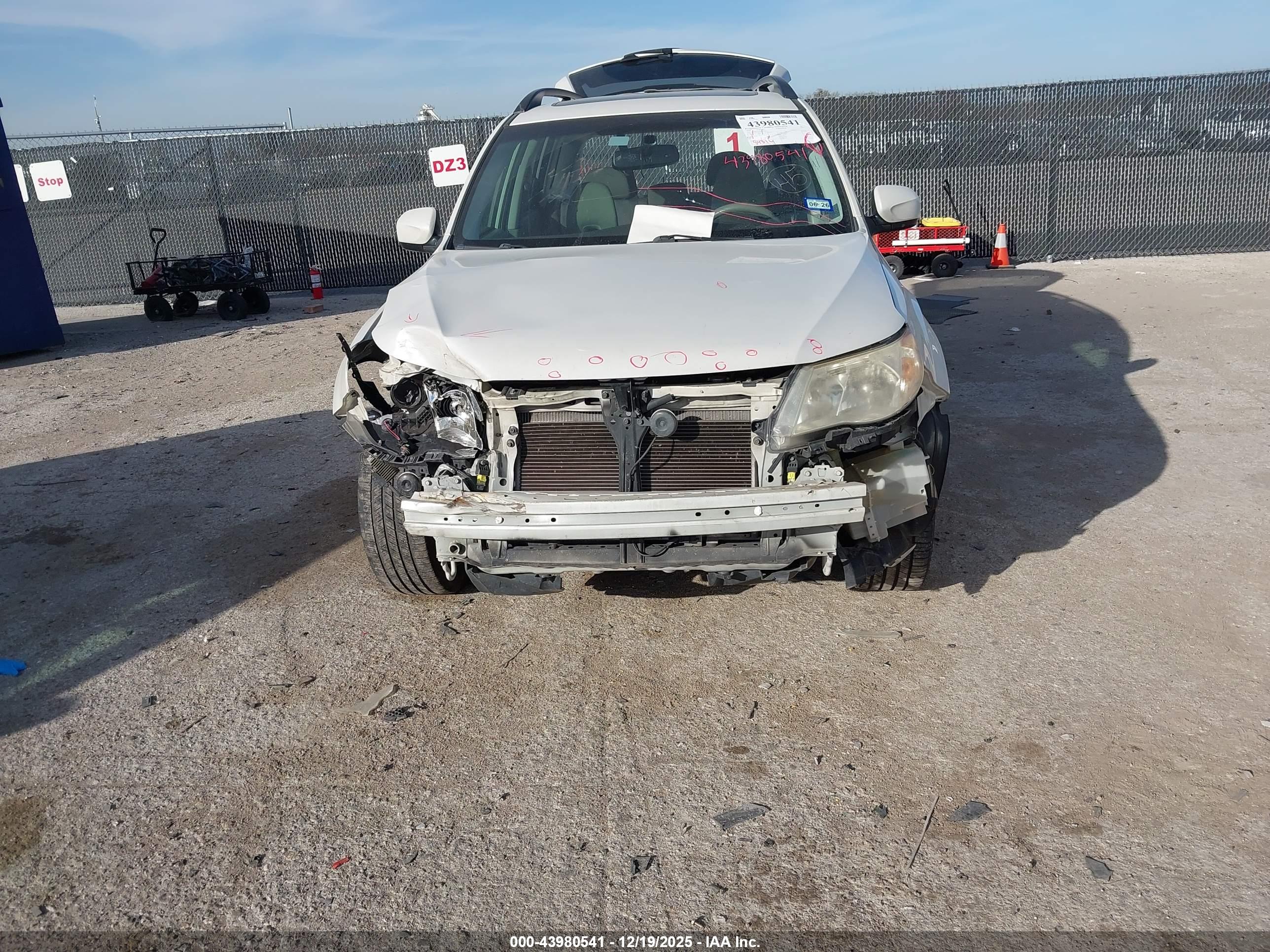SUBARU FORESTER image 6