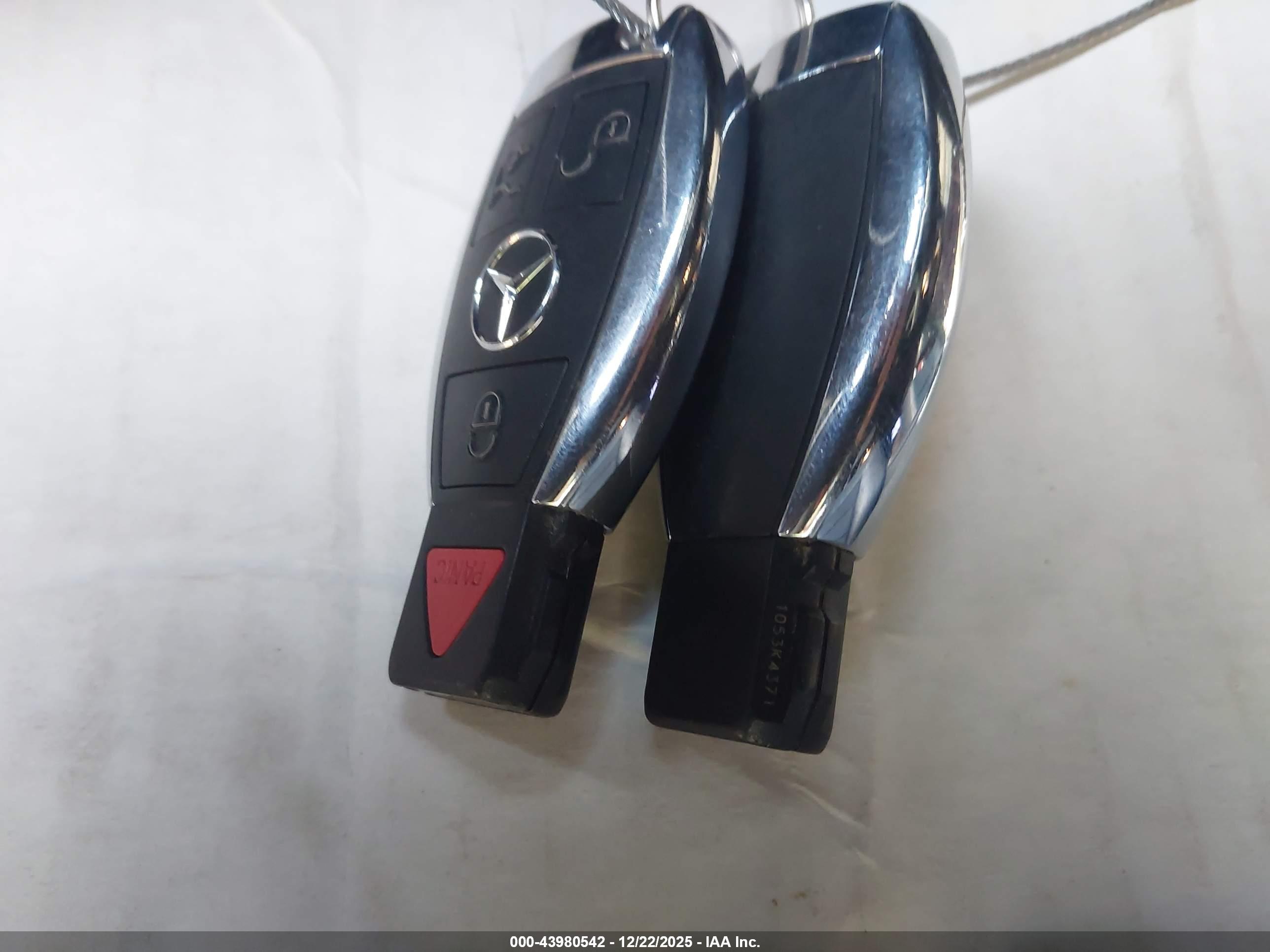 MERCEDES-BENZ E image 11