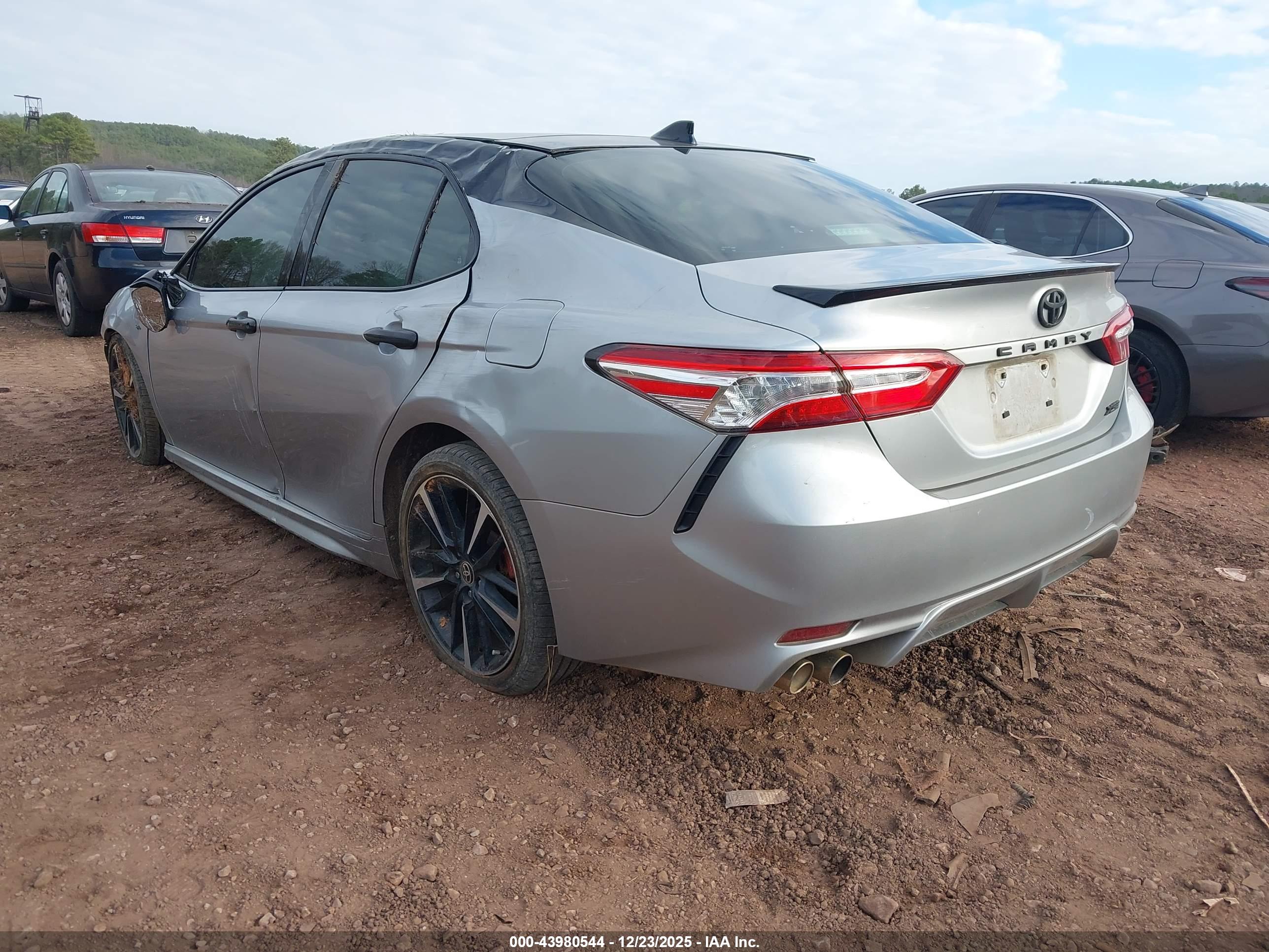 TOYOTA CAMRY image 3