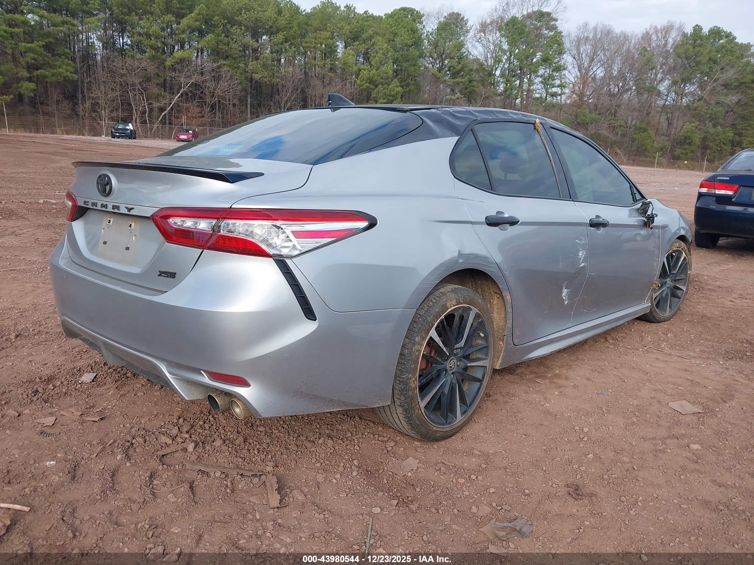 TOYOTA CAMRY image 4