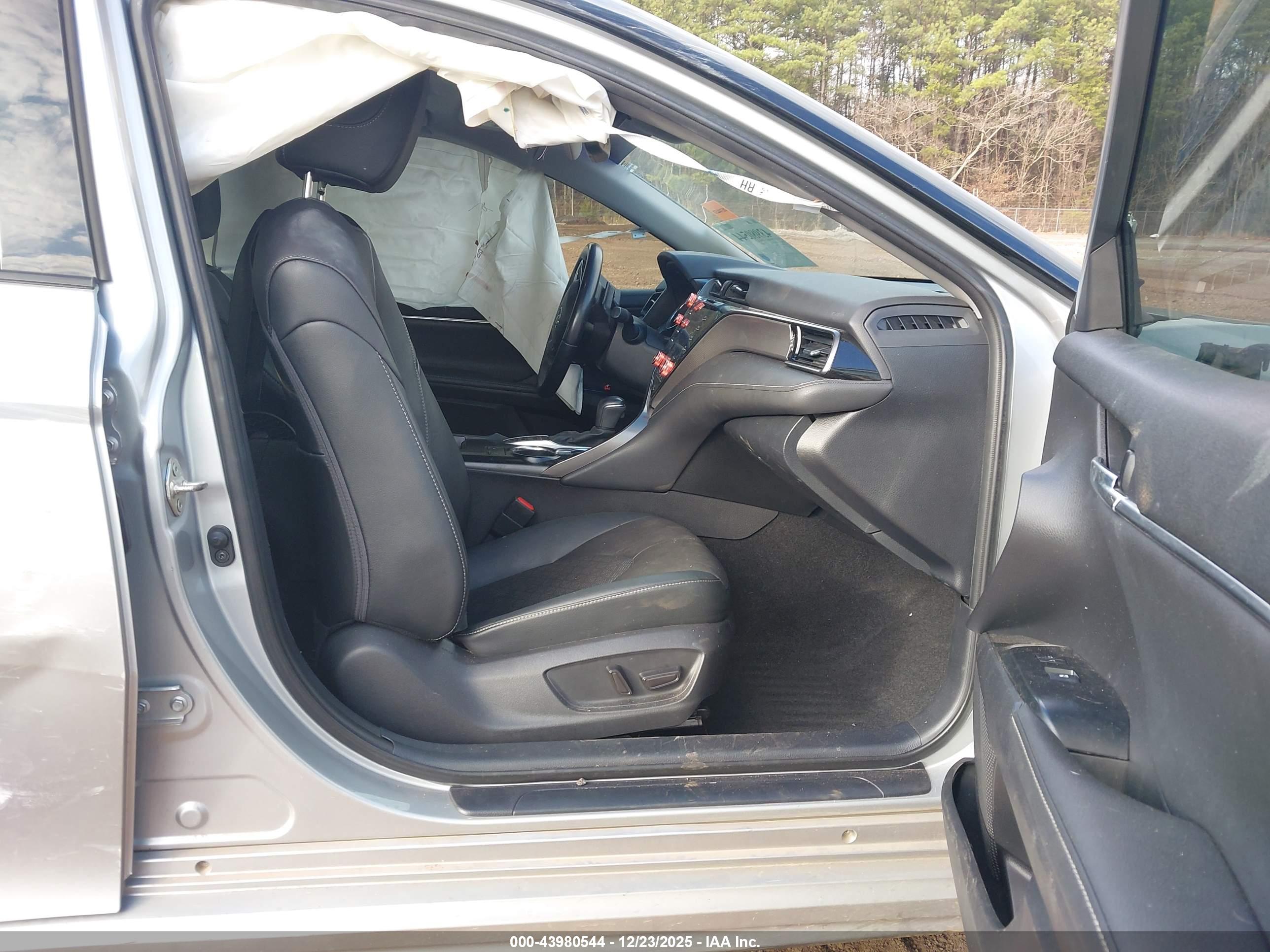 TOYOTA CAMRY image 5