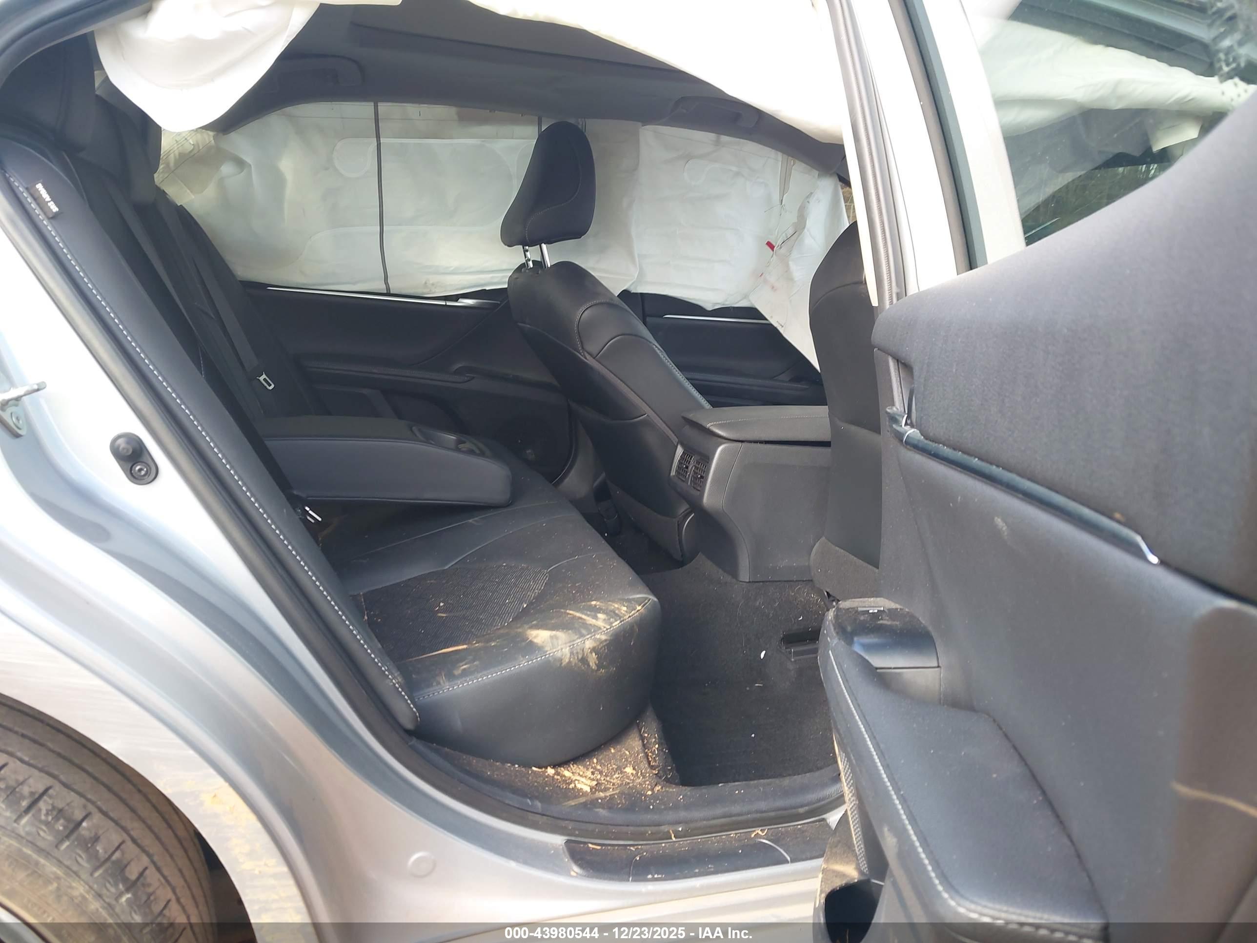 TOYOTA CAMRY image 8