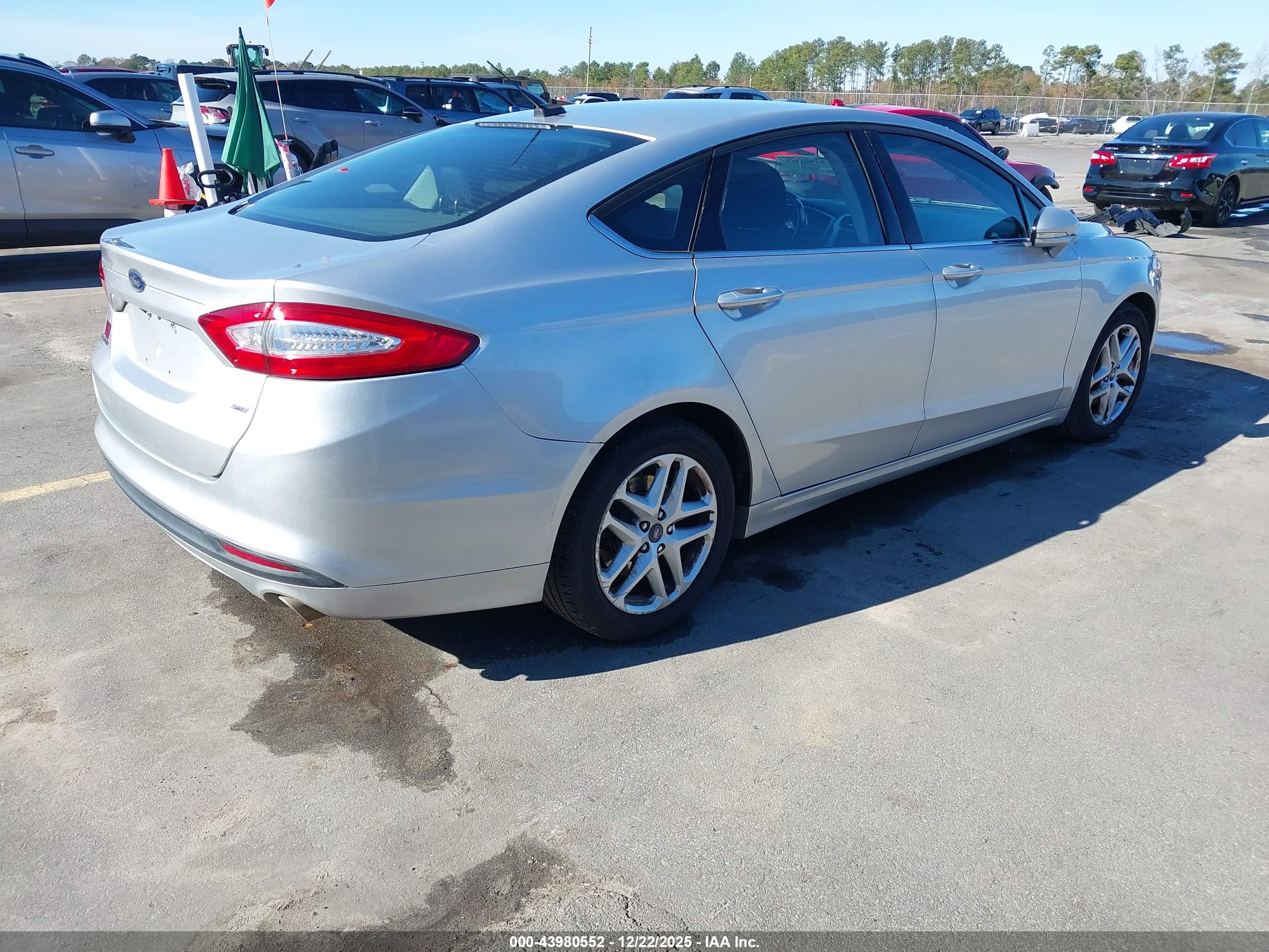 FORD FUSION image 4
