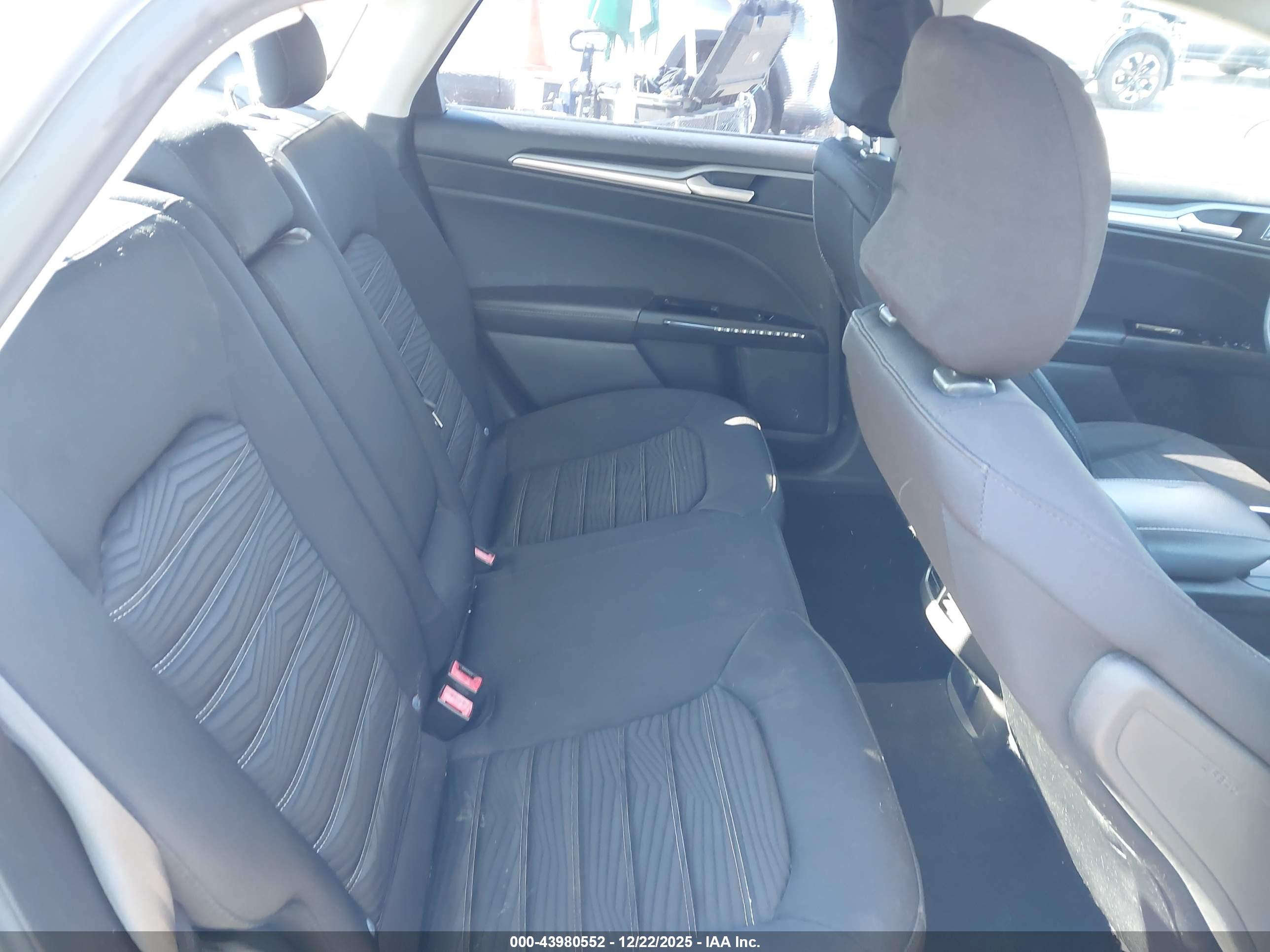 FORD FUSION image 8