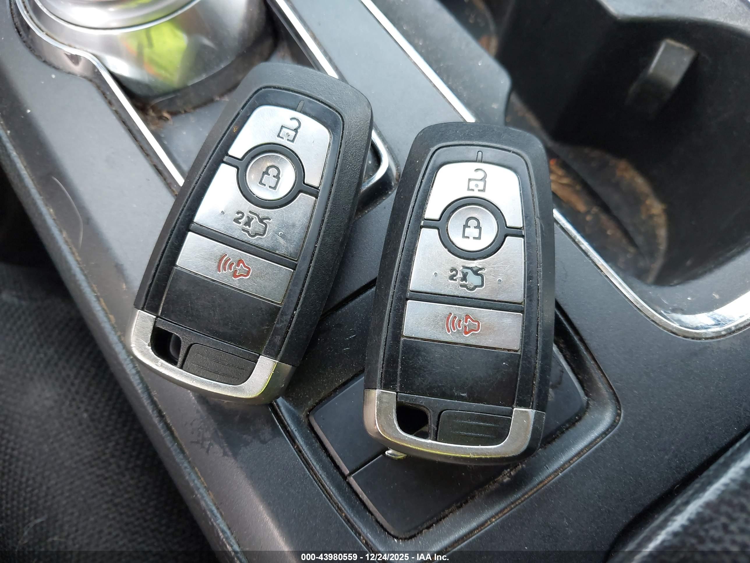 FORD FUSION image 11
