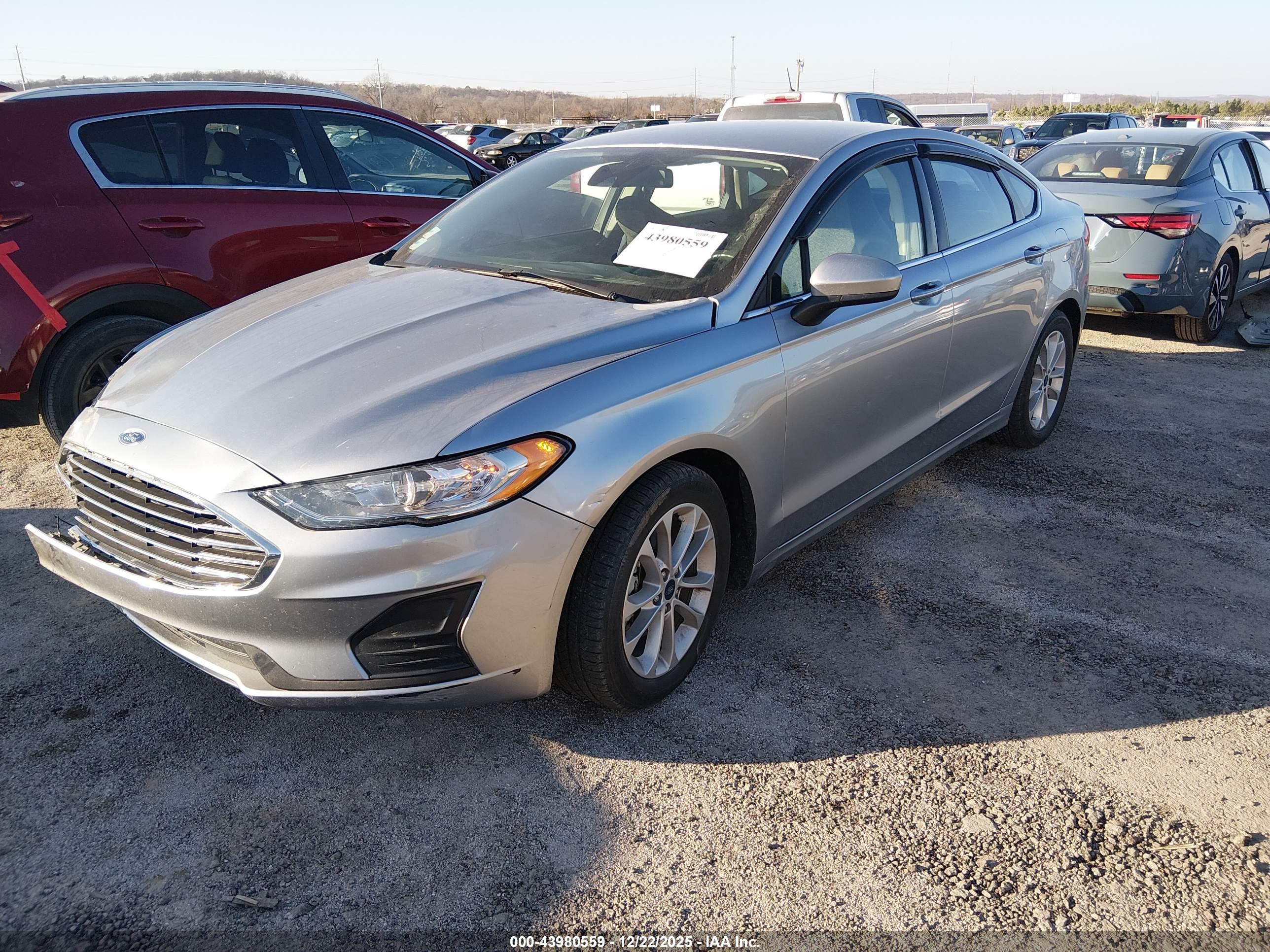 FORD FUSION image 2