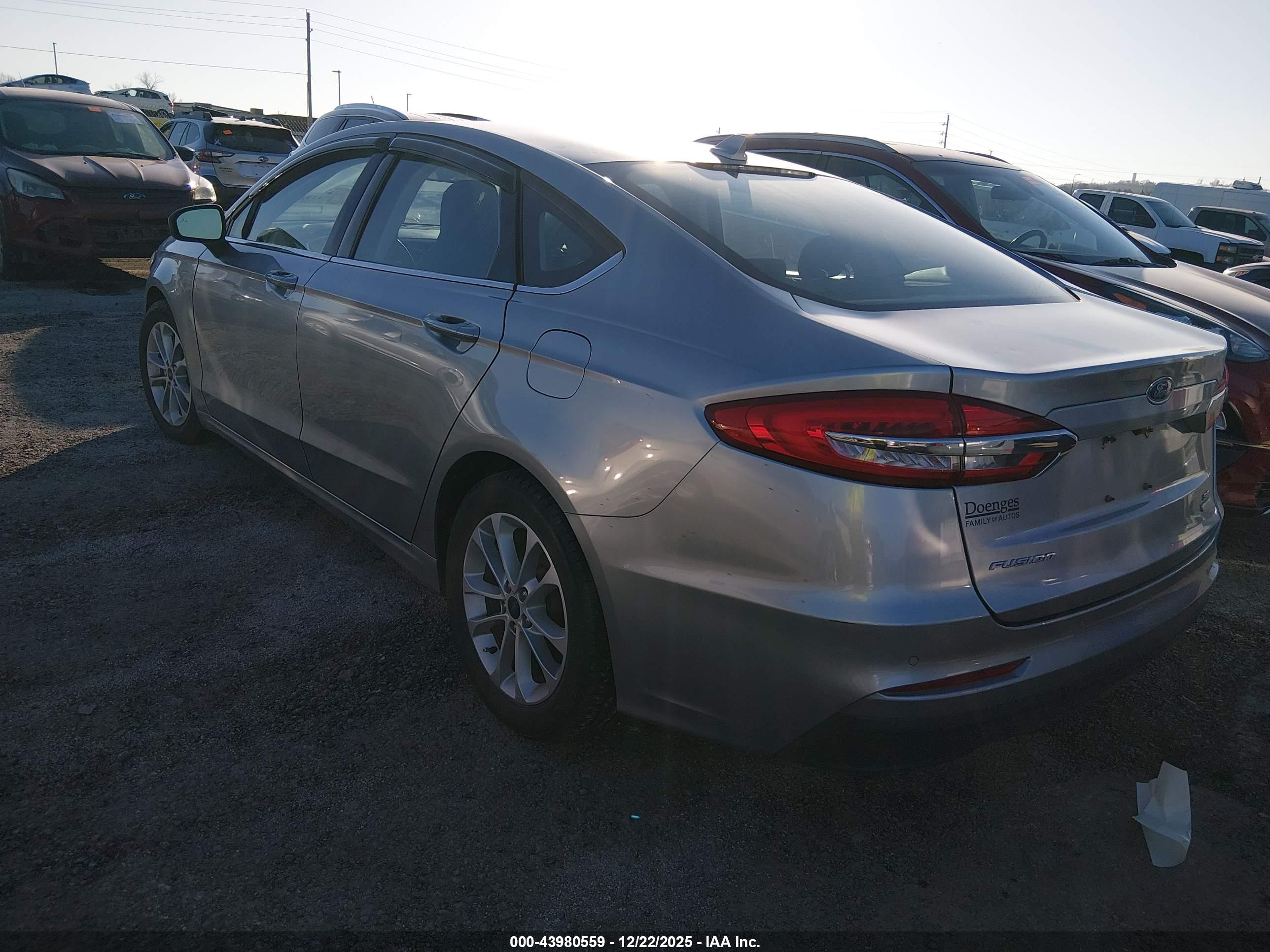 FORD FUSION image 3