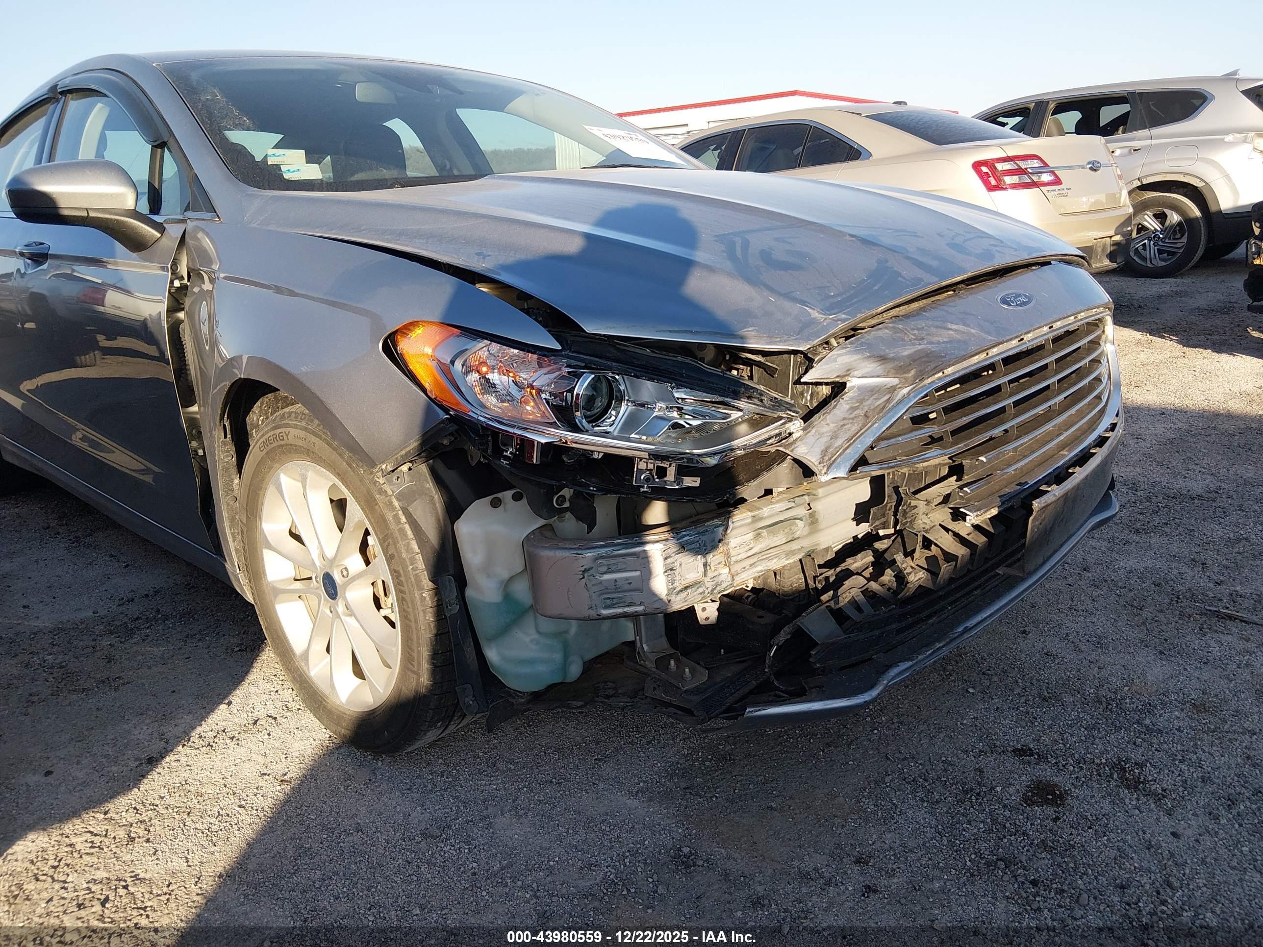 FORD FUSION image 6