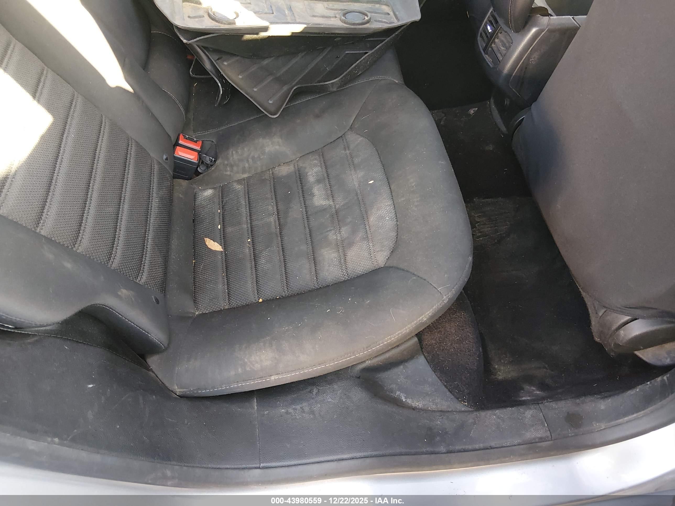 FORD FUSION image 8