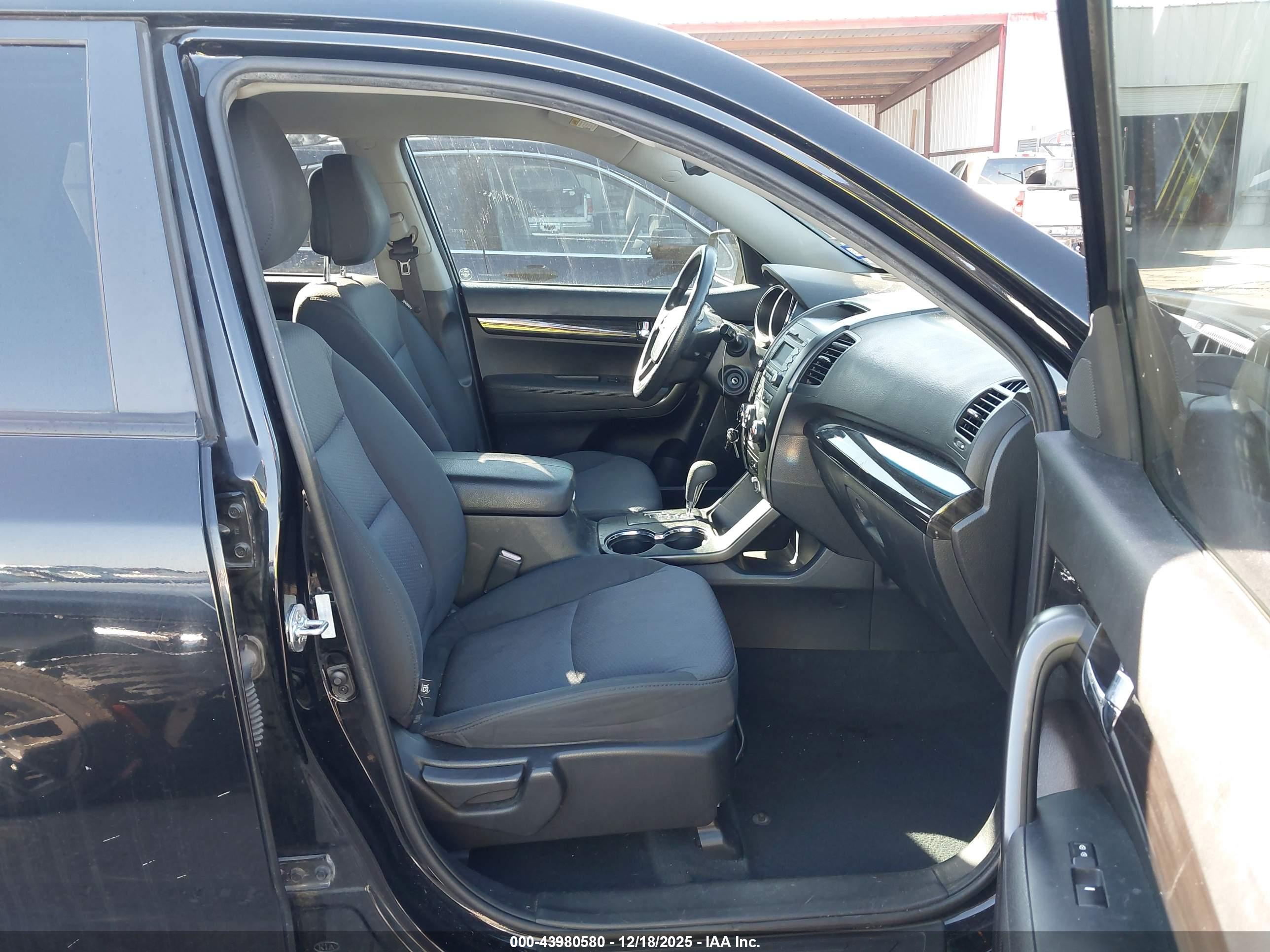 KIA SORENTO image 5
