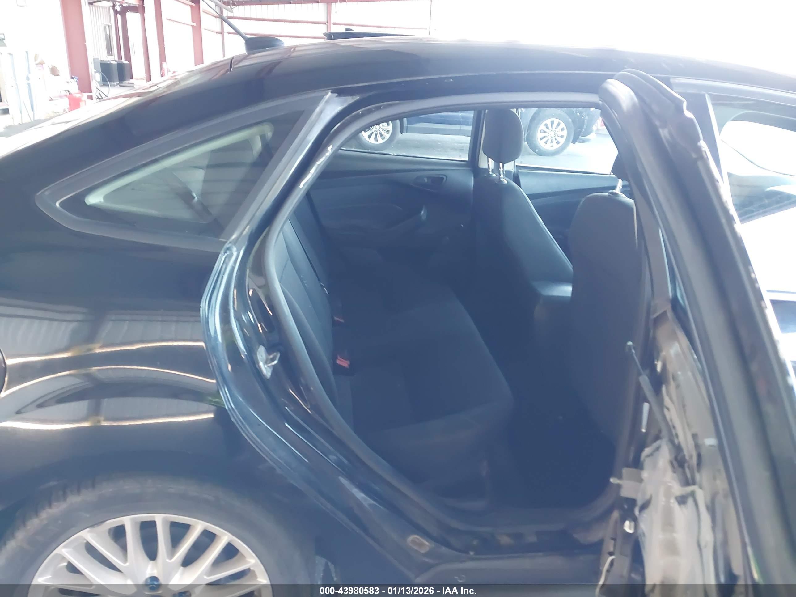 FORD FOCUS image 8