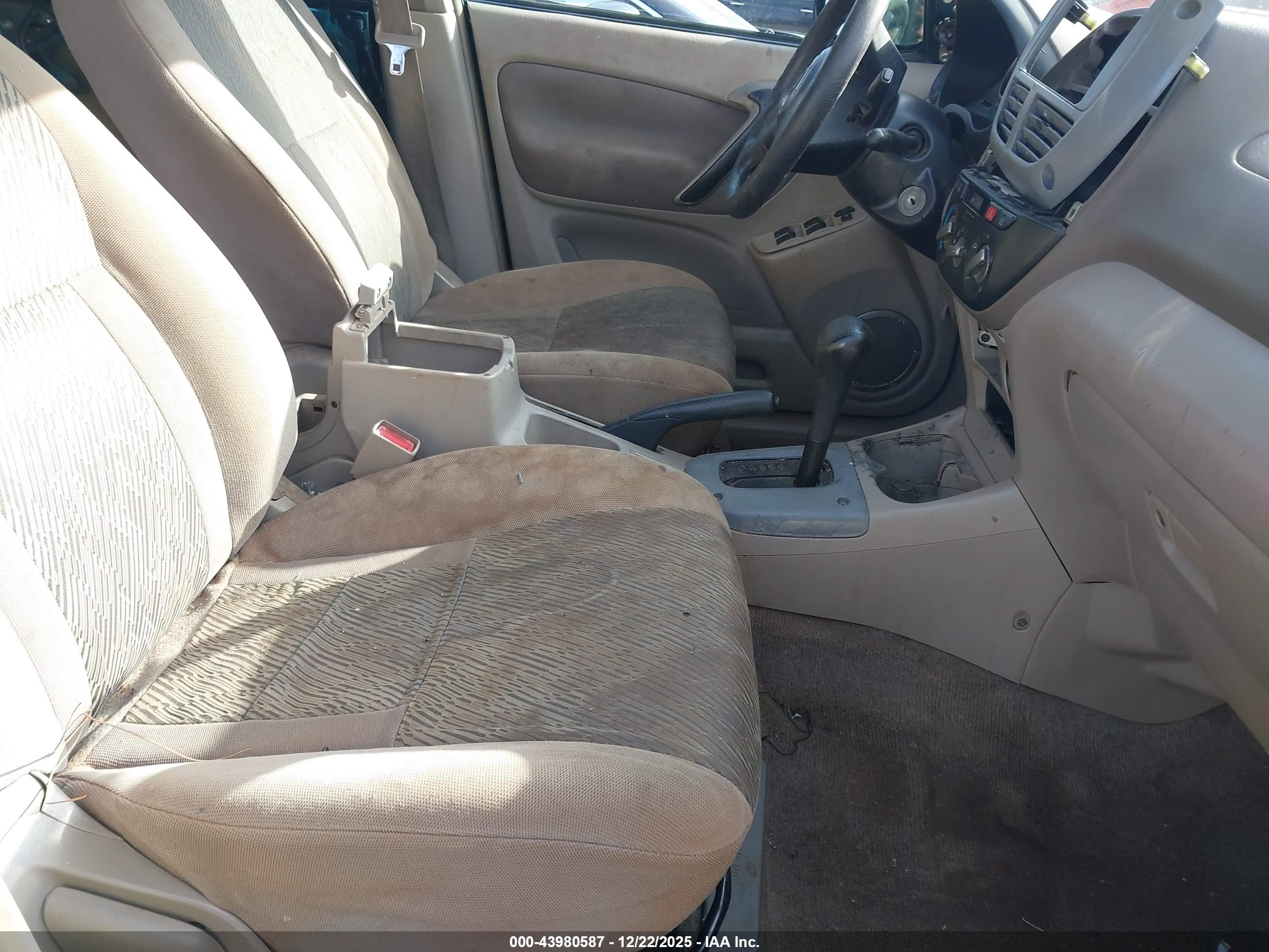 TOYOTA RAV4 image 5