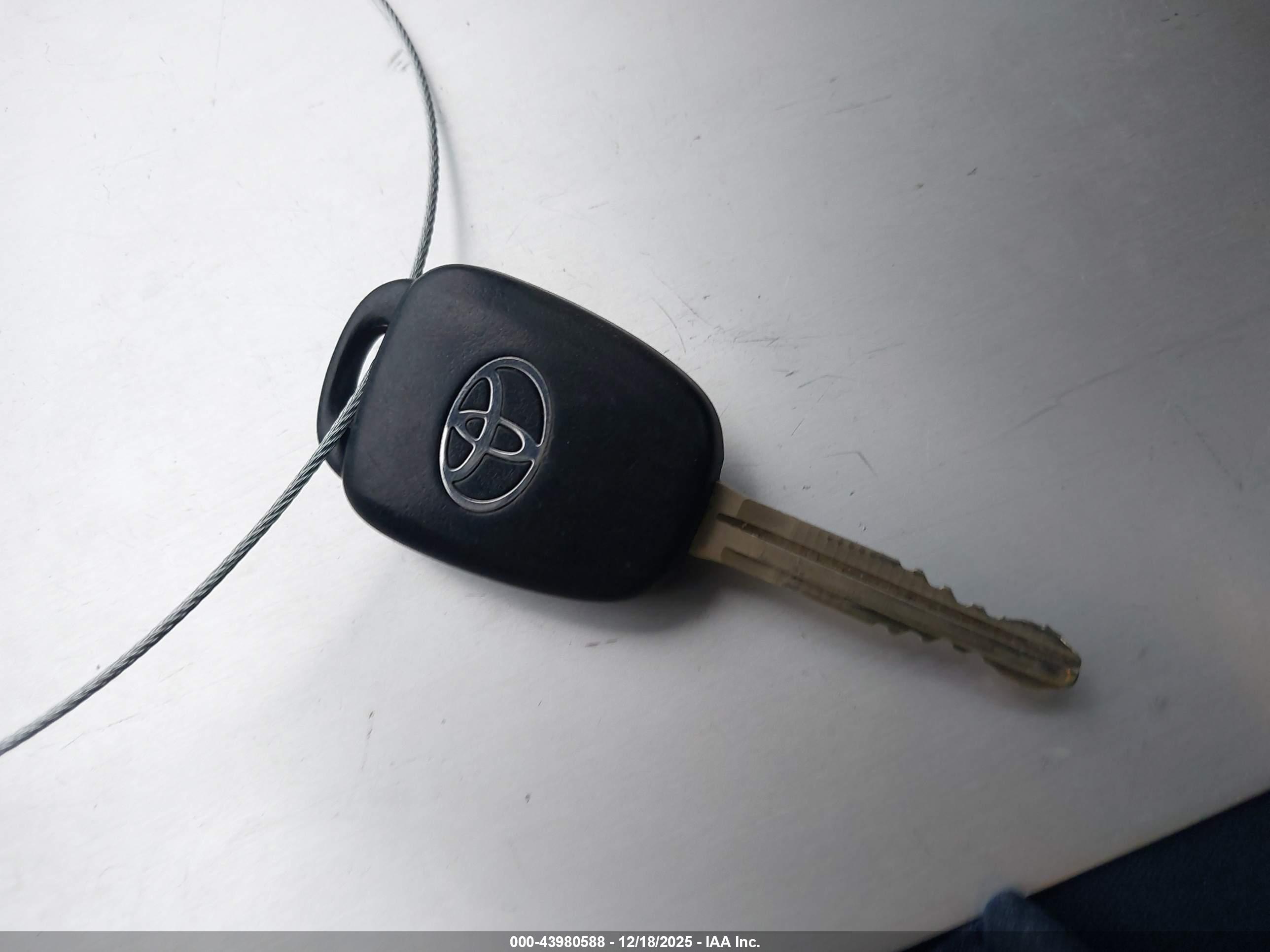 TOYOTA COROLLA image 11