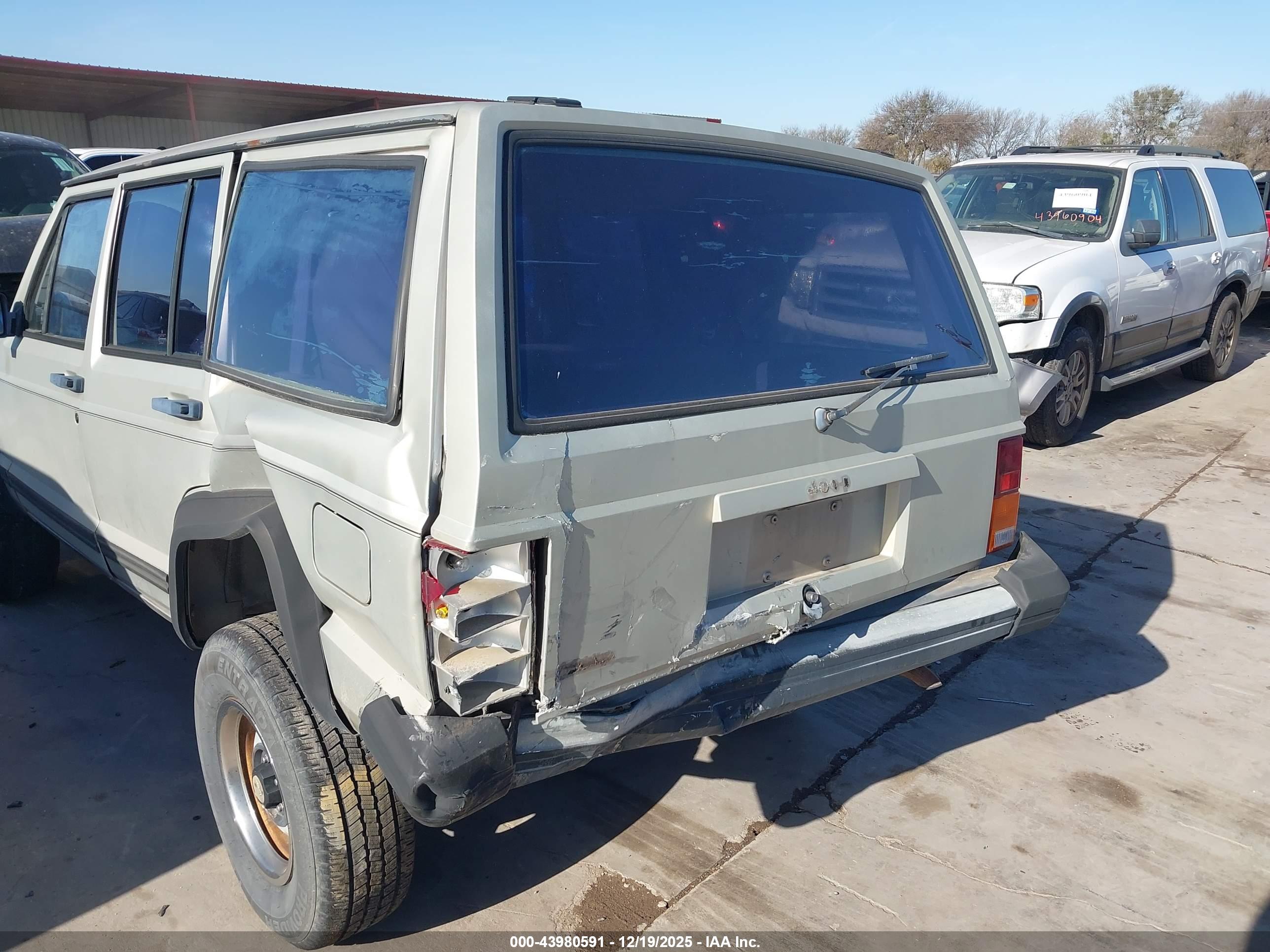 JEEP CHEROKEE image 6