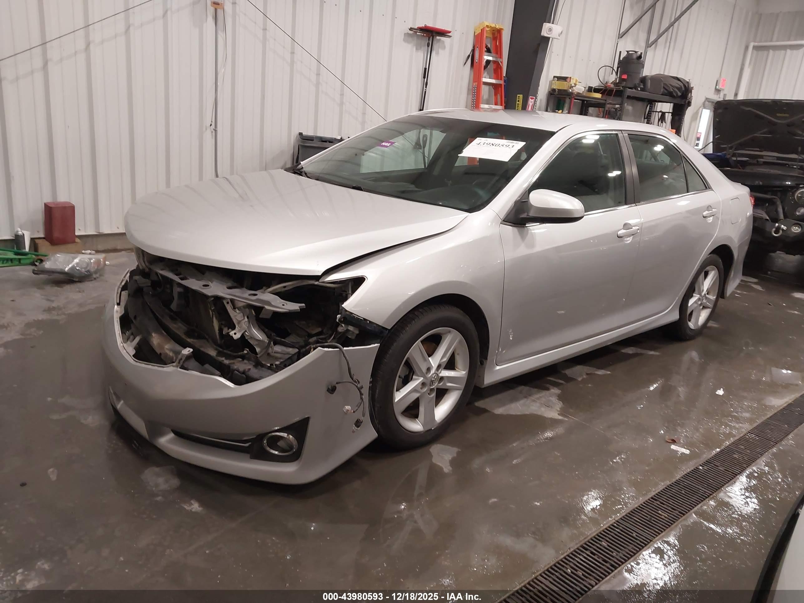 TOYOTA CAMRY image 2