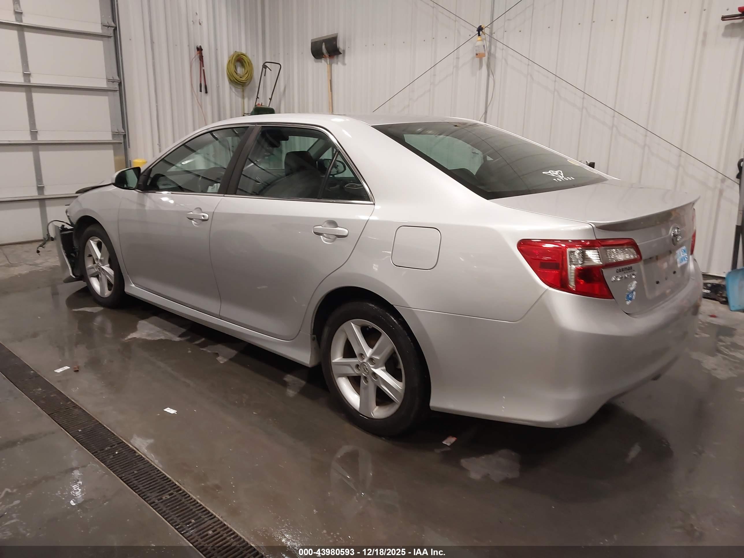 TOYOTA CAMRY image 3