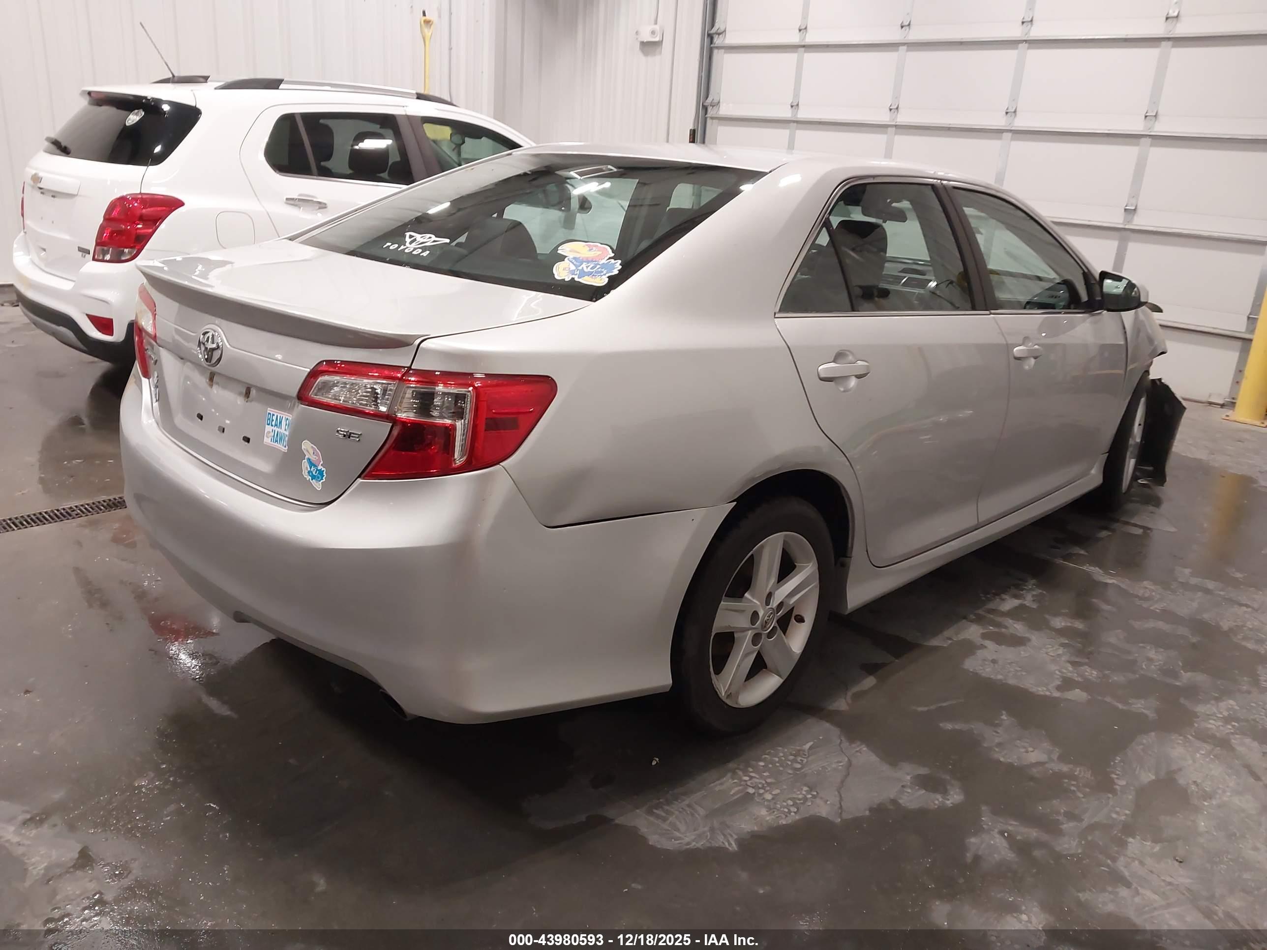 TOYOTA CAMRY image 4