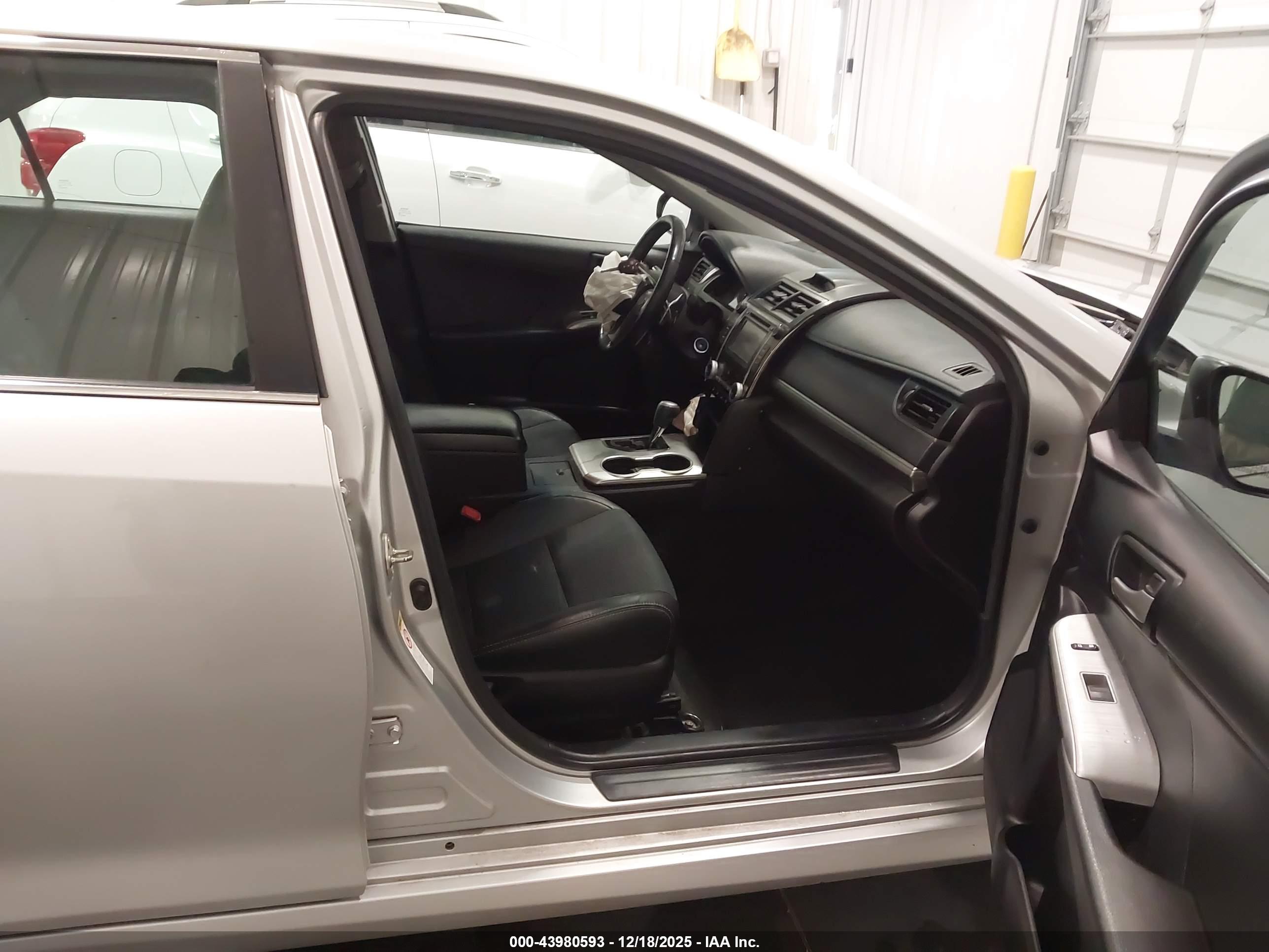 TOYOTA CAMRY image 5