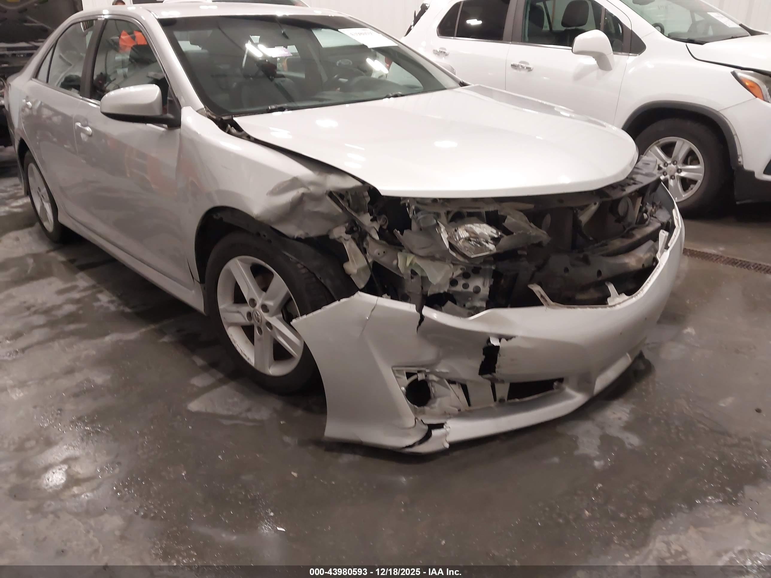 TOYOTA CAMRY image 6