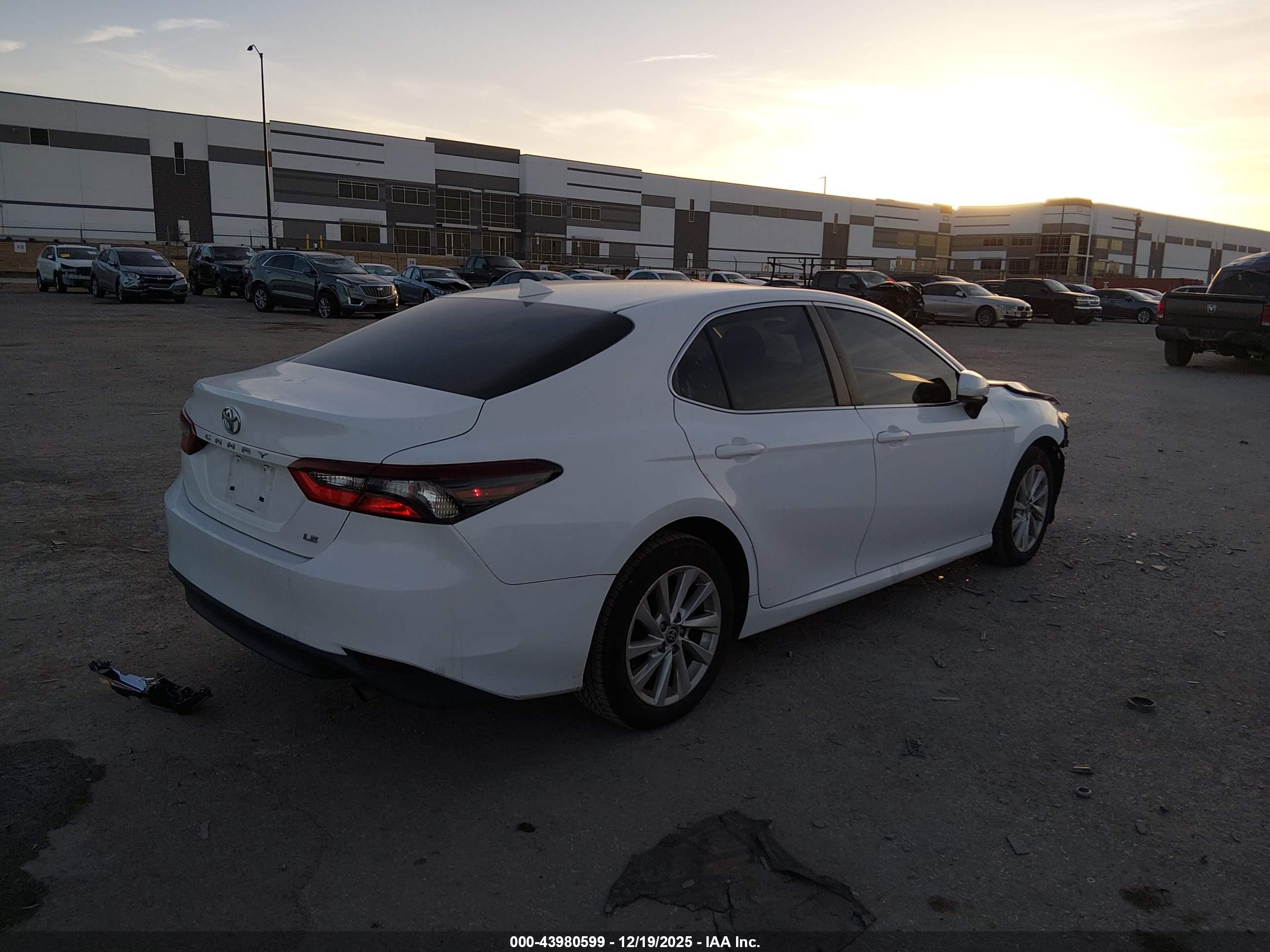 TOYOTA CAMRY image 4