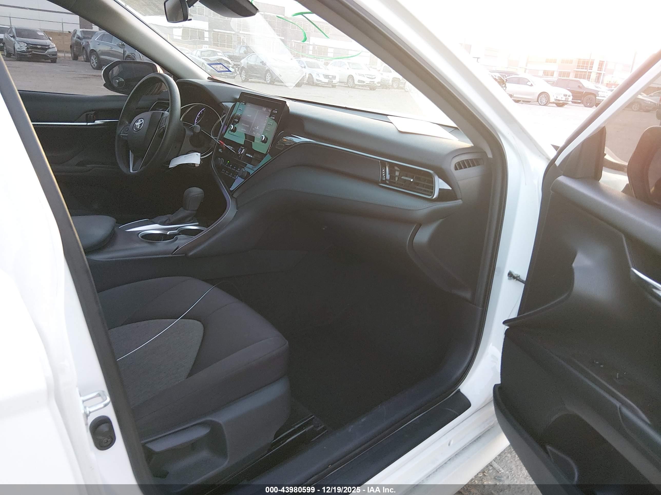 TOYOTA CAMRY image 5