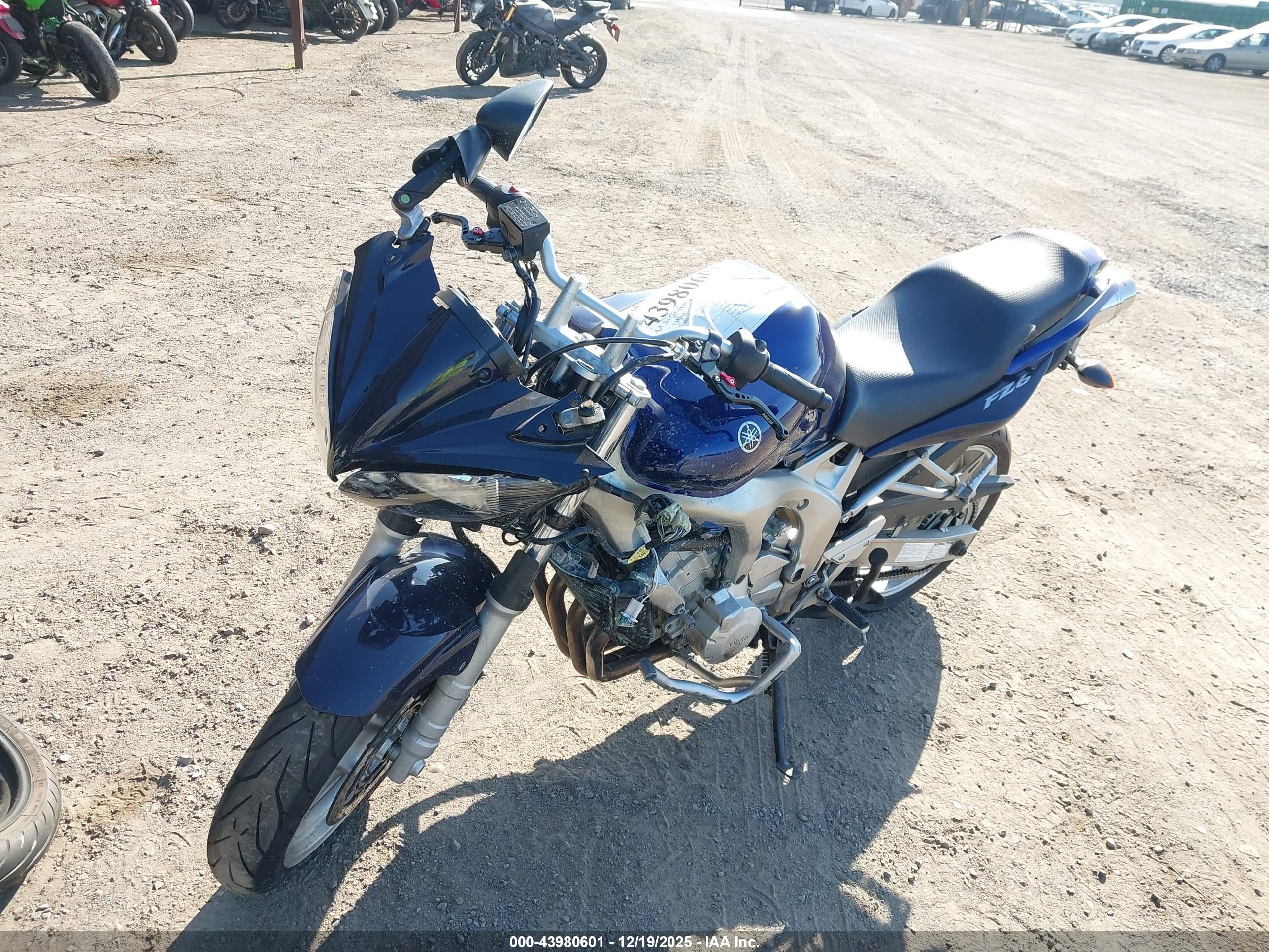 YAMAHA FZ6 image 2