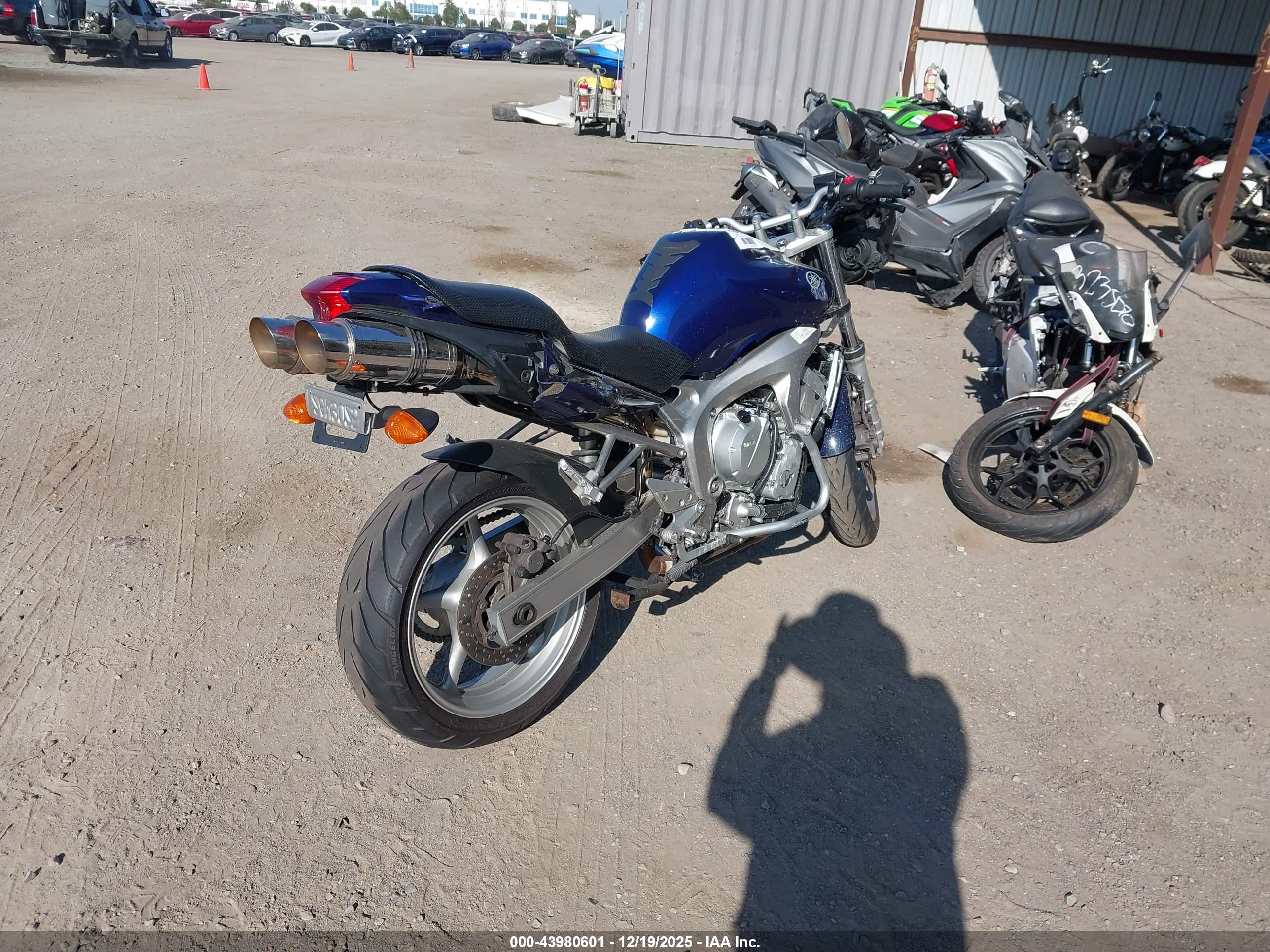 YAMAHA FZ6 image 4