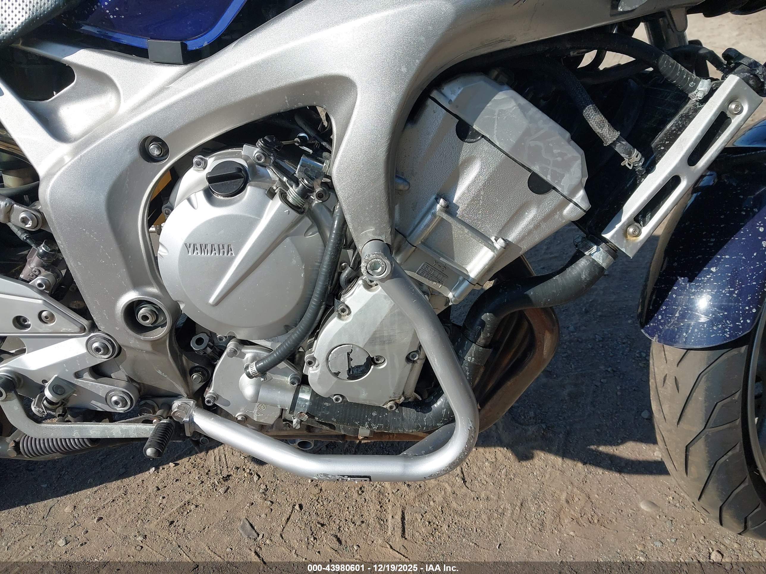 YAMAHA FZ6 image 8
