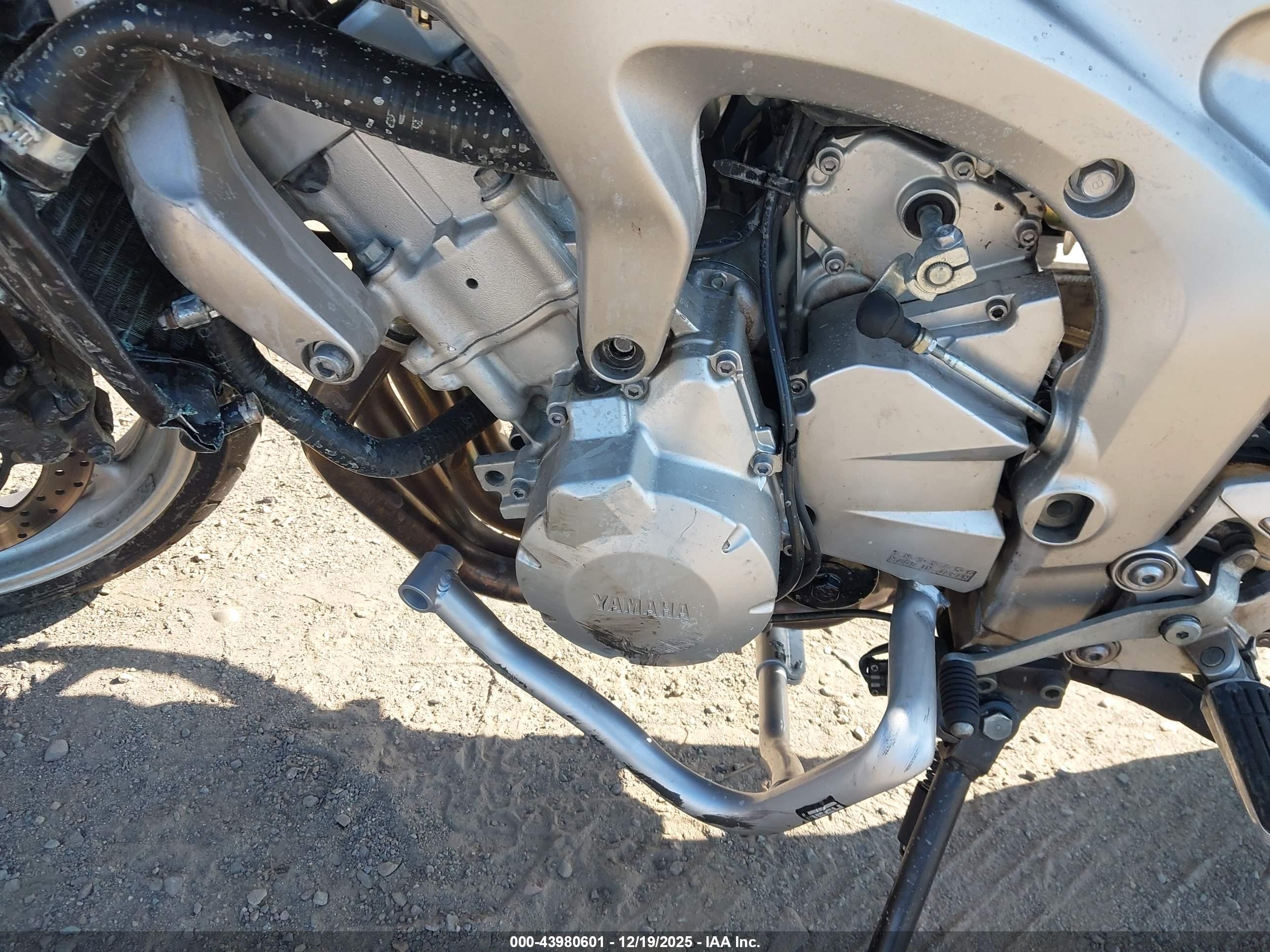 YAMAHA FZ6 image 9