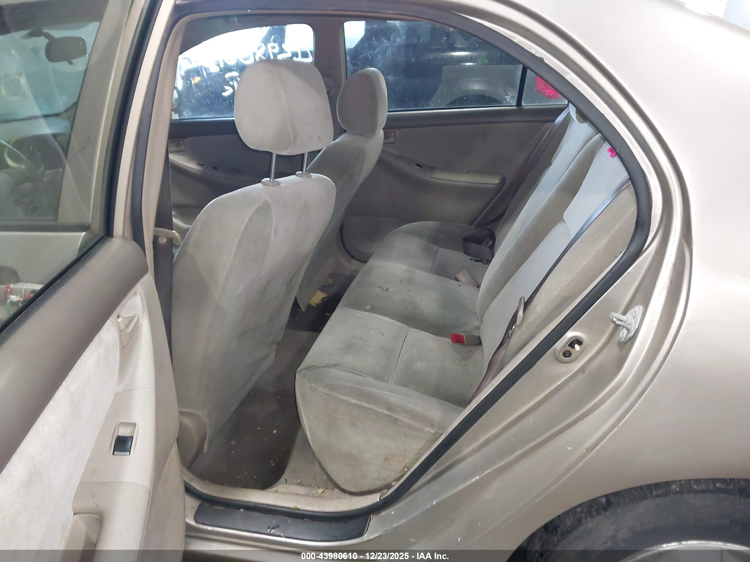 TOYOTA COROLLA image 8