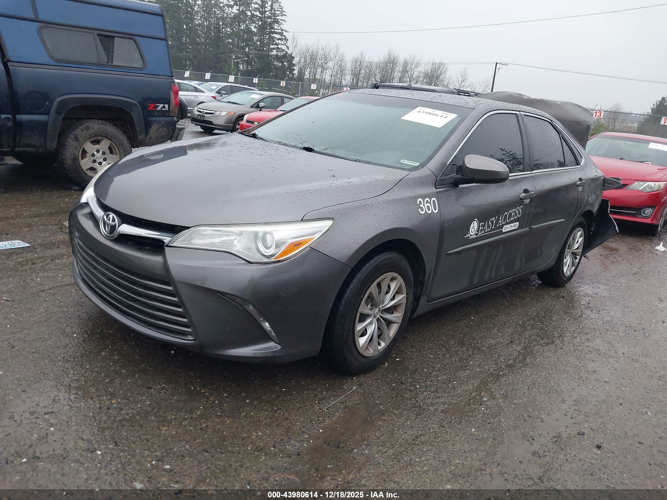 TOYOTA CAMRY image 2